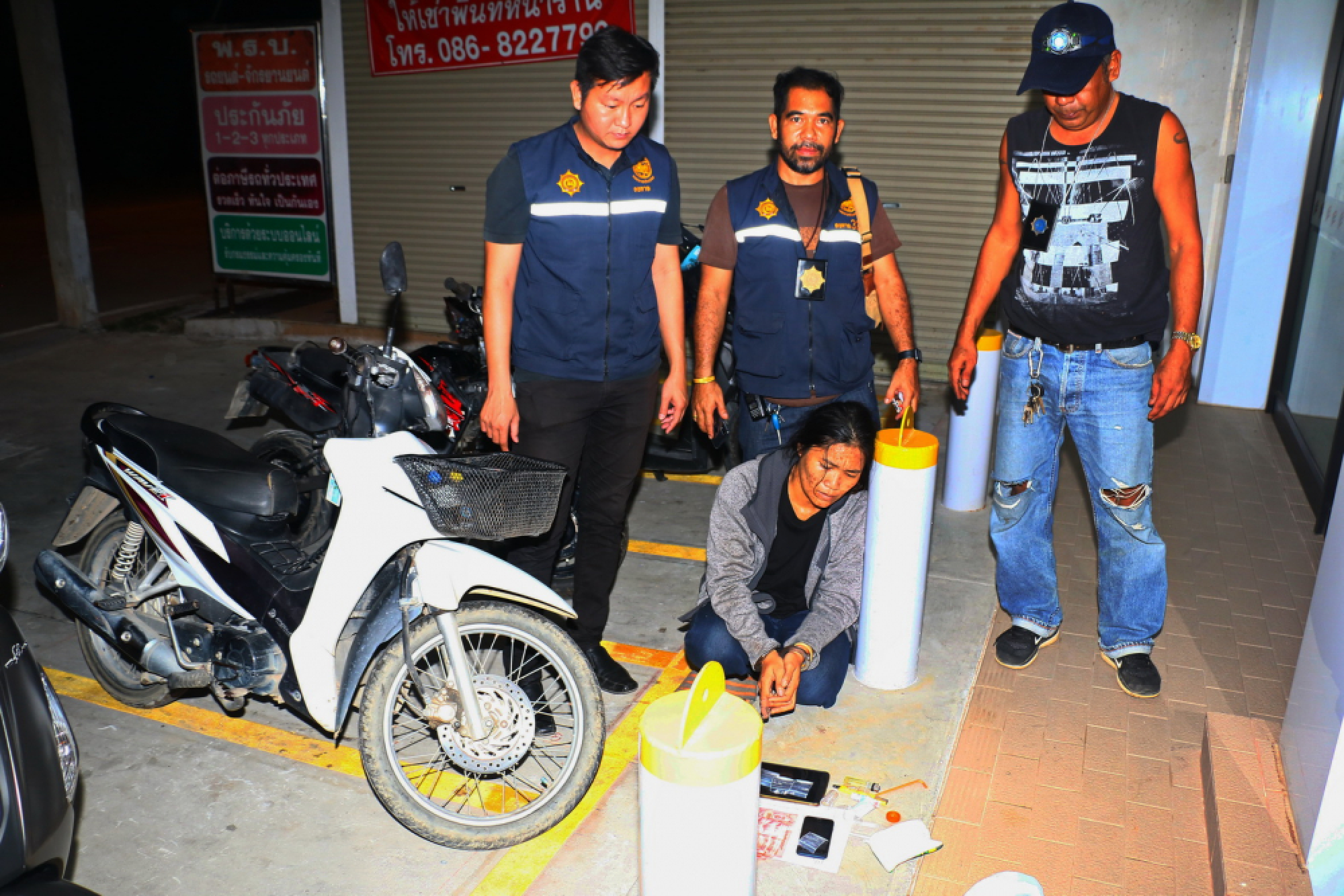 Mother arrested while riding with son, 4, to deliver drugs in Chon Buri