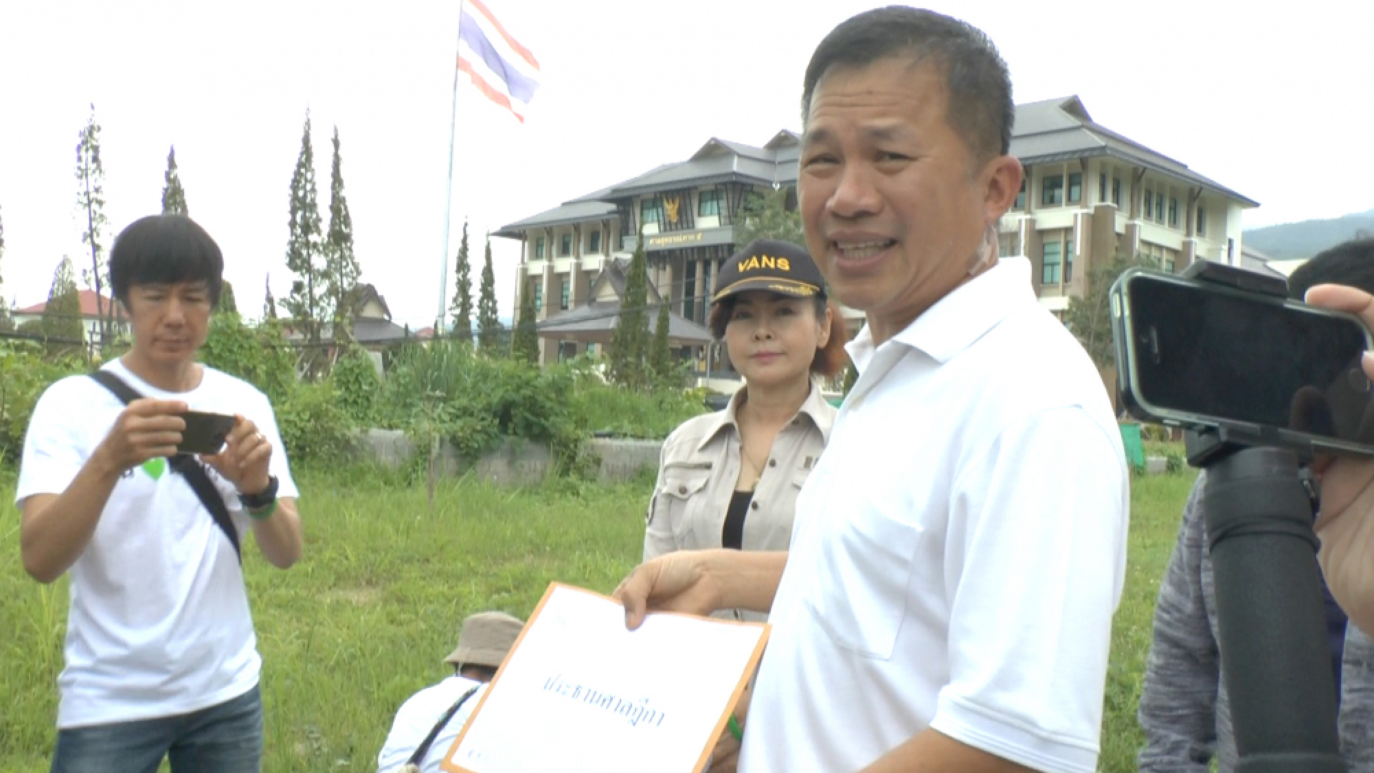 Protest stepped up as Doi Suthep residents show no sign of moving