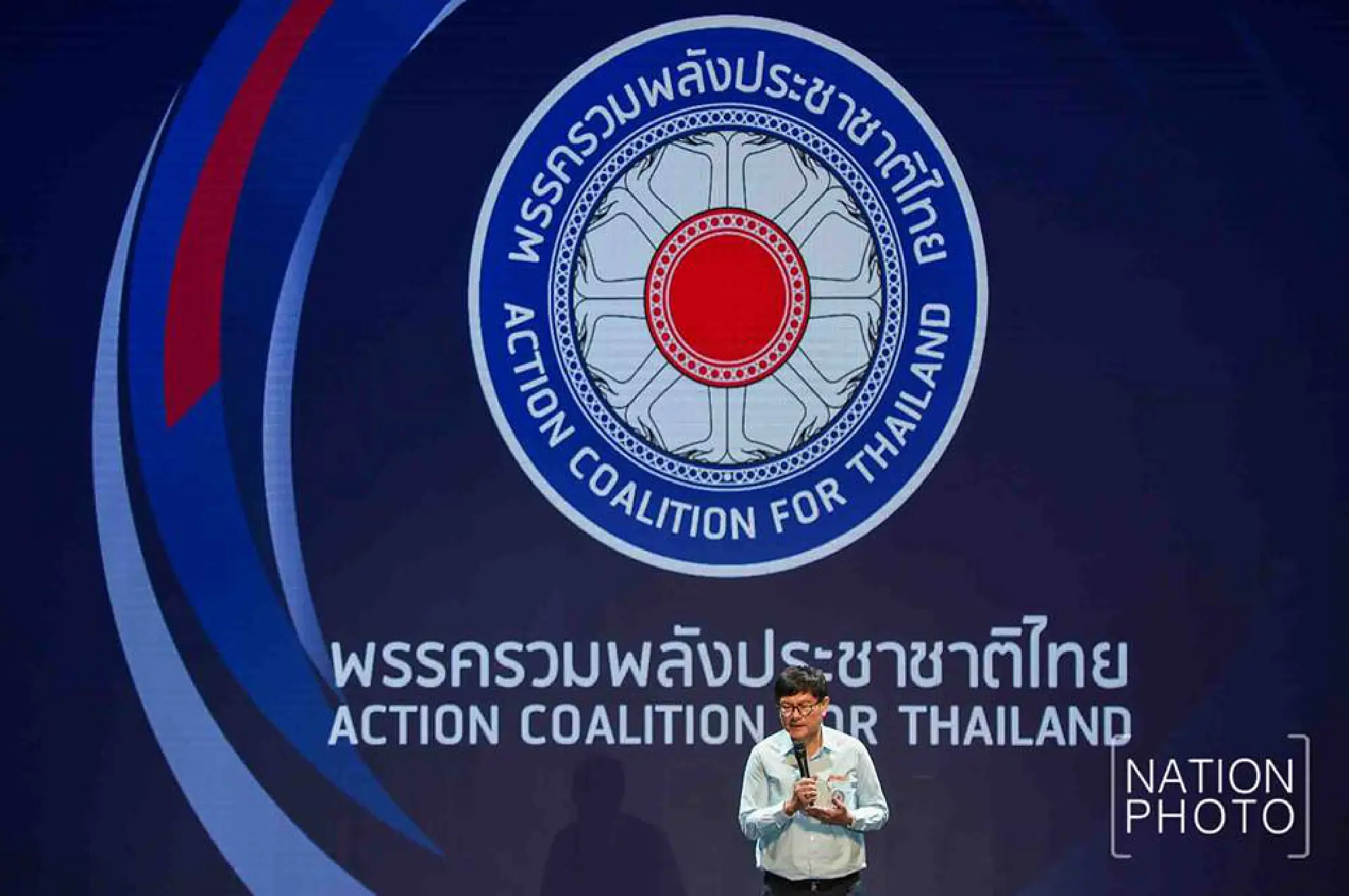 Suthep breaks his promise, returns to active politics