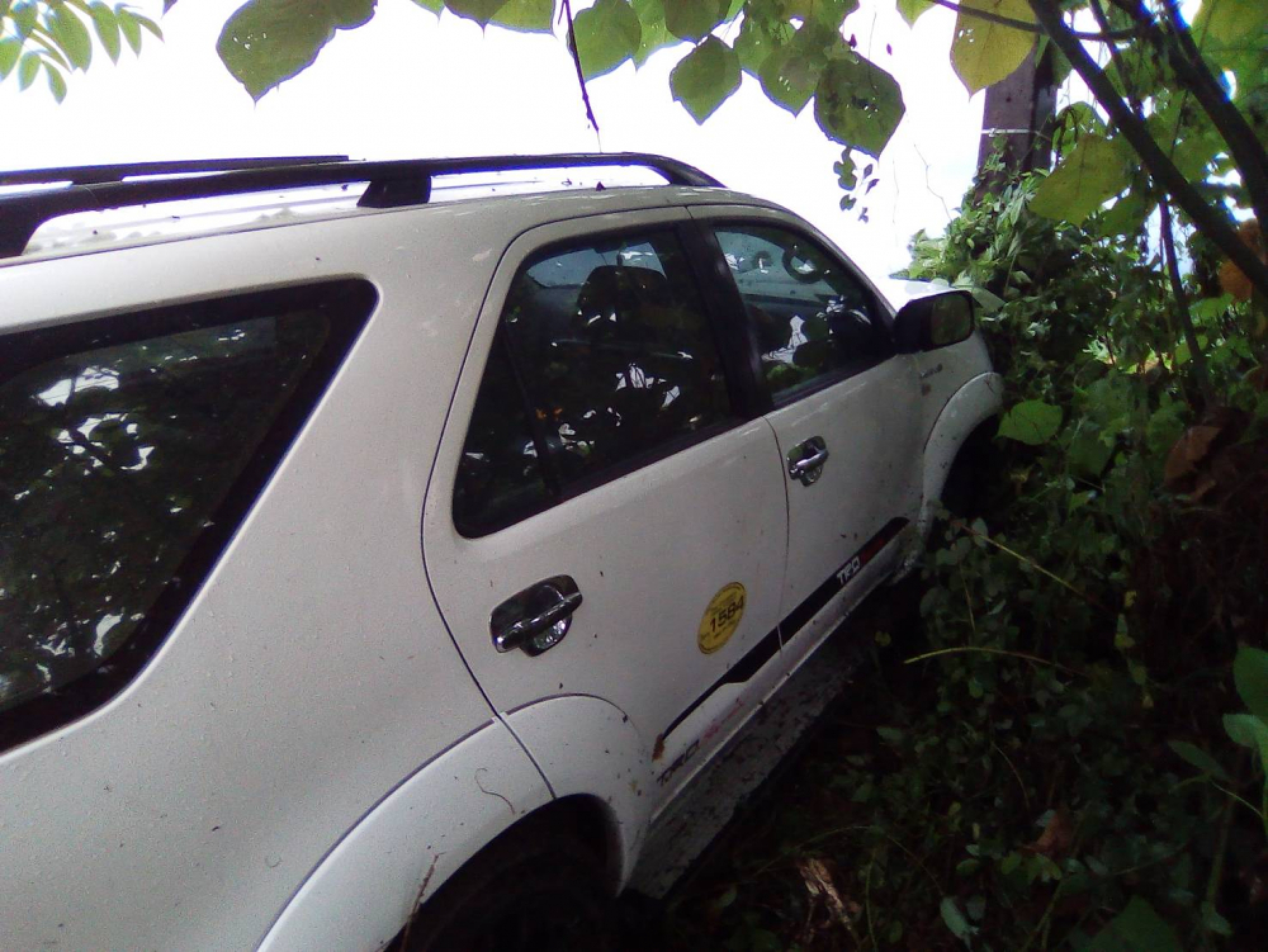 Phuket taxi driver disappears after Thalang road accident