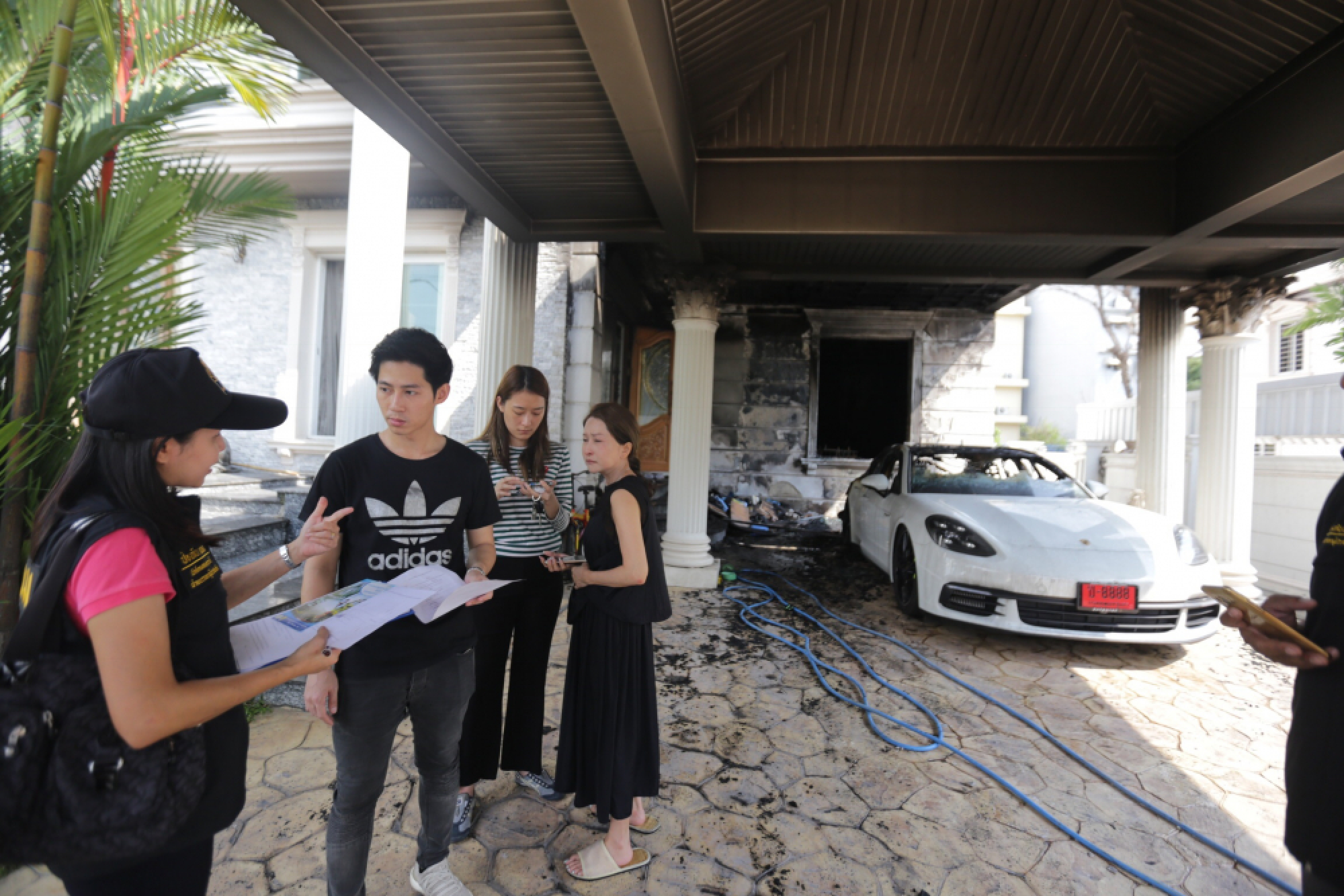 Porsche Panamera goes up in flames during battery charge