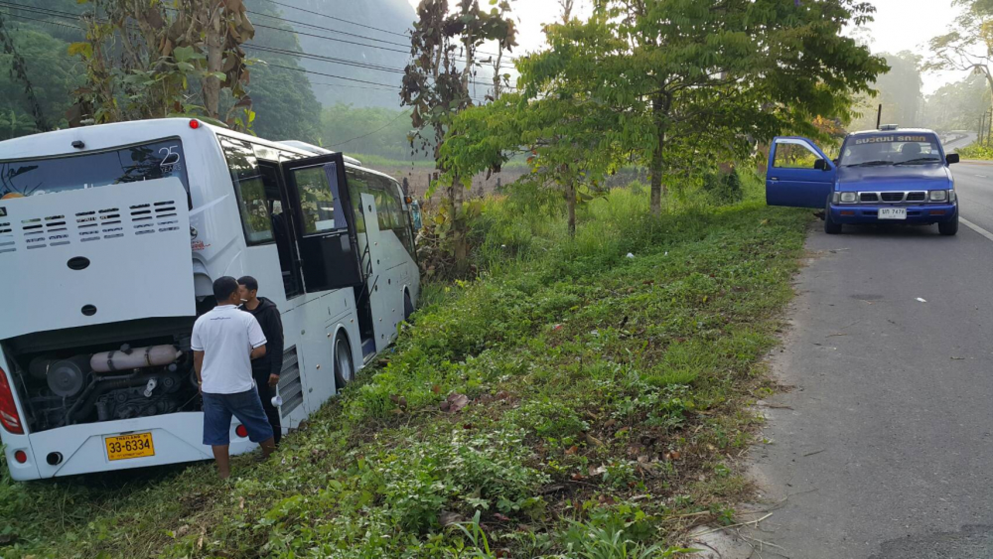 Three Russian tourists injured in Krabi bus crash