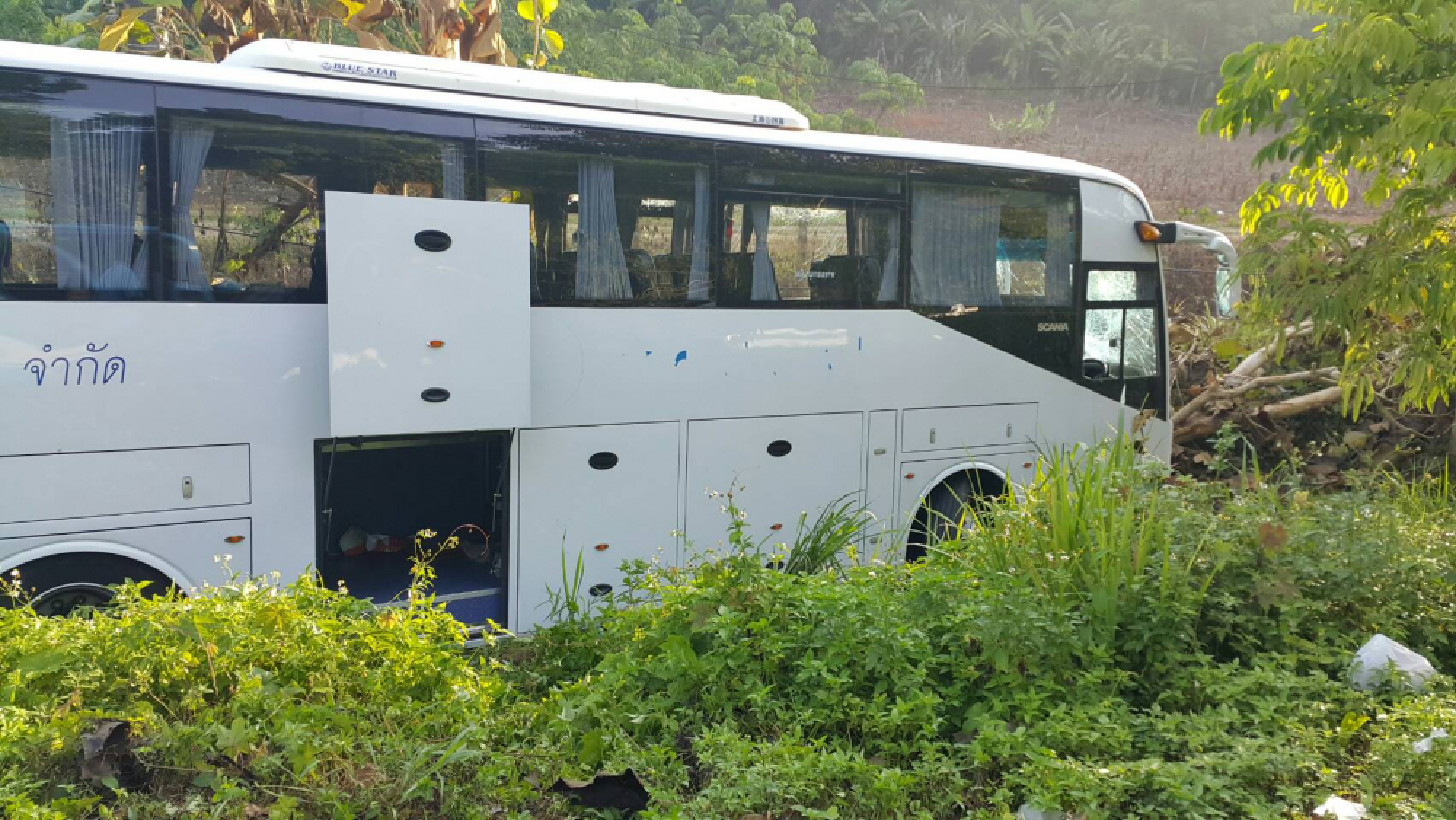 Three Russian tourists injured in Krabi bus crash
