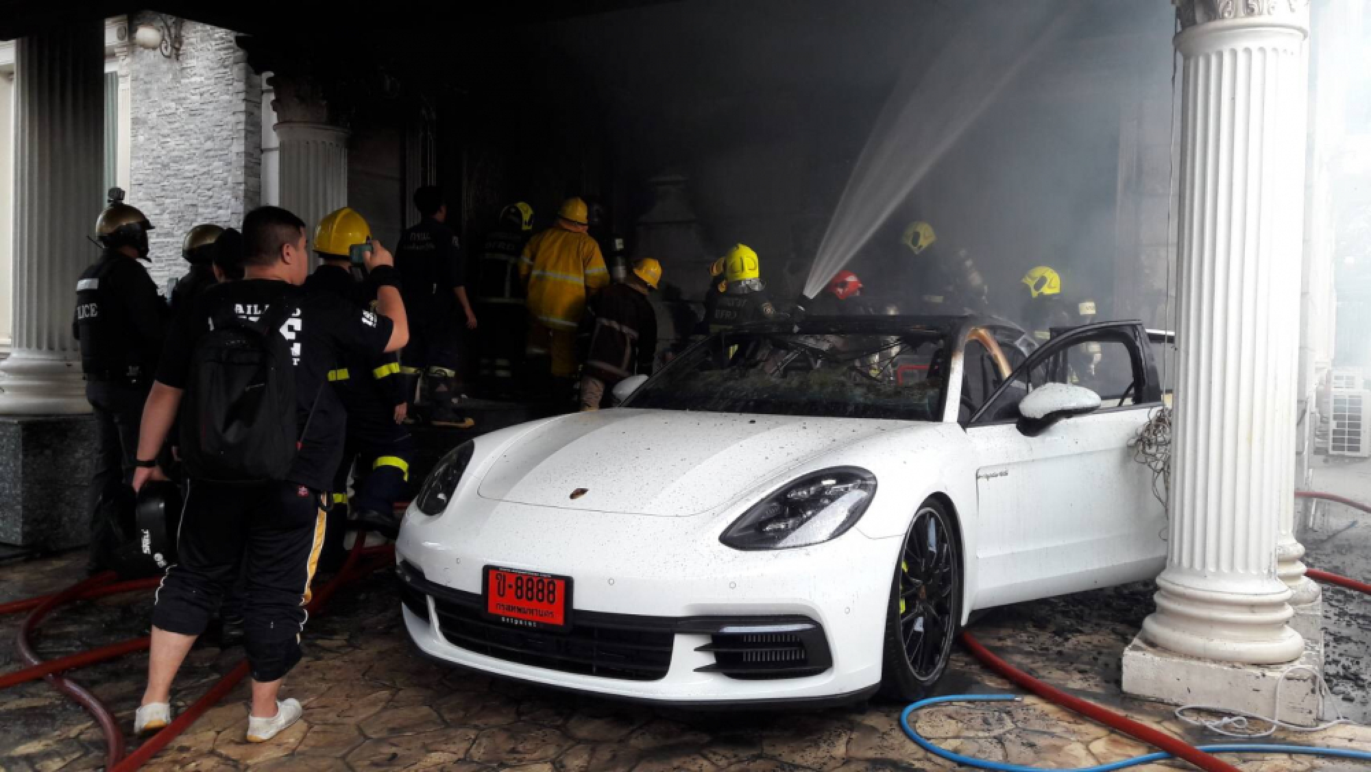 Porsche Panamera goes up in flames during battery charge