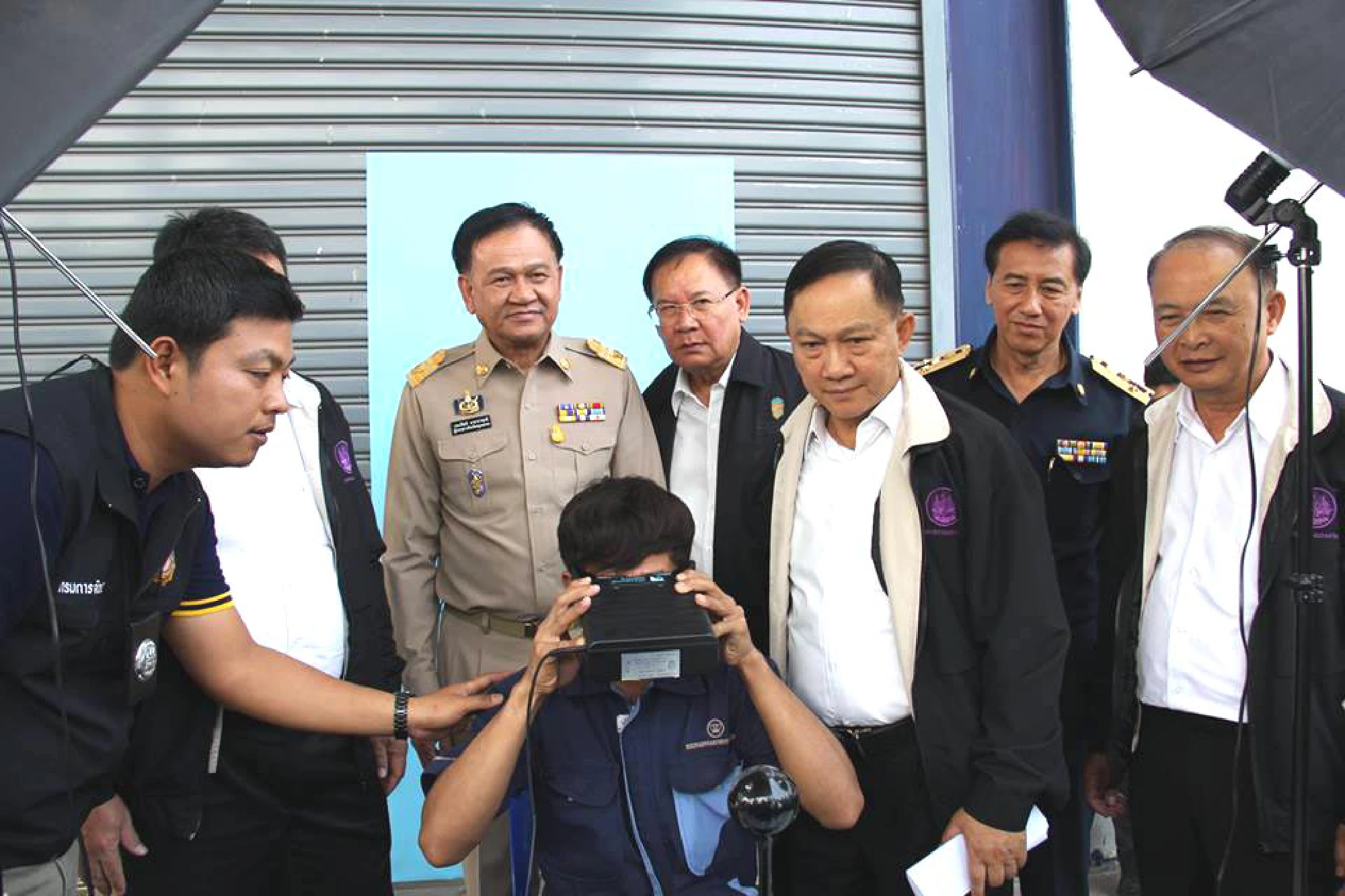 Iris scanning underway as coastal provinces register migrant workers