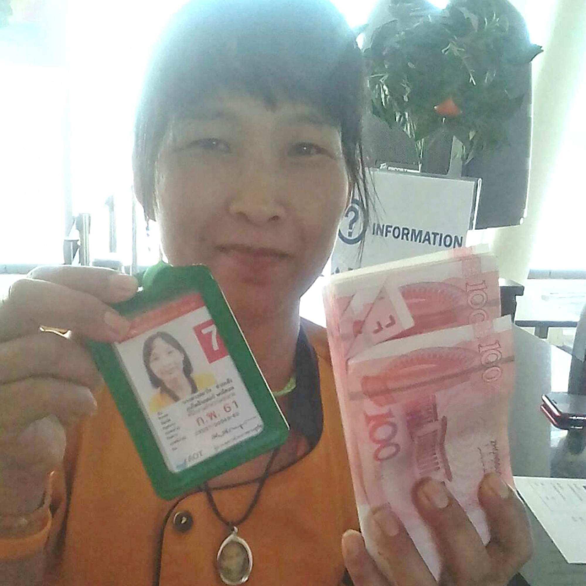 Phuket airport housekeeper returns Bt500,000 to passenger