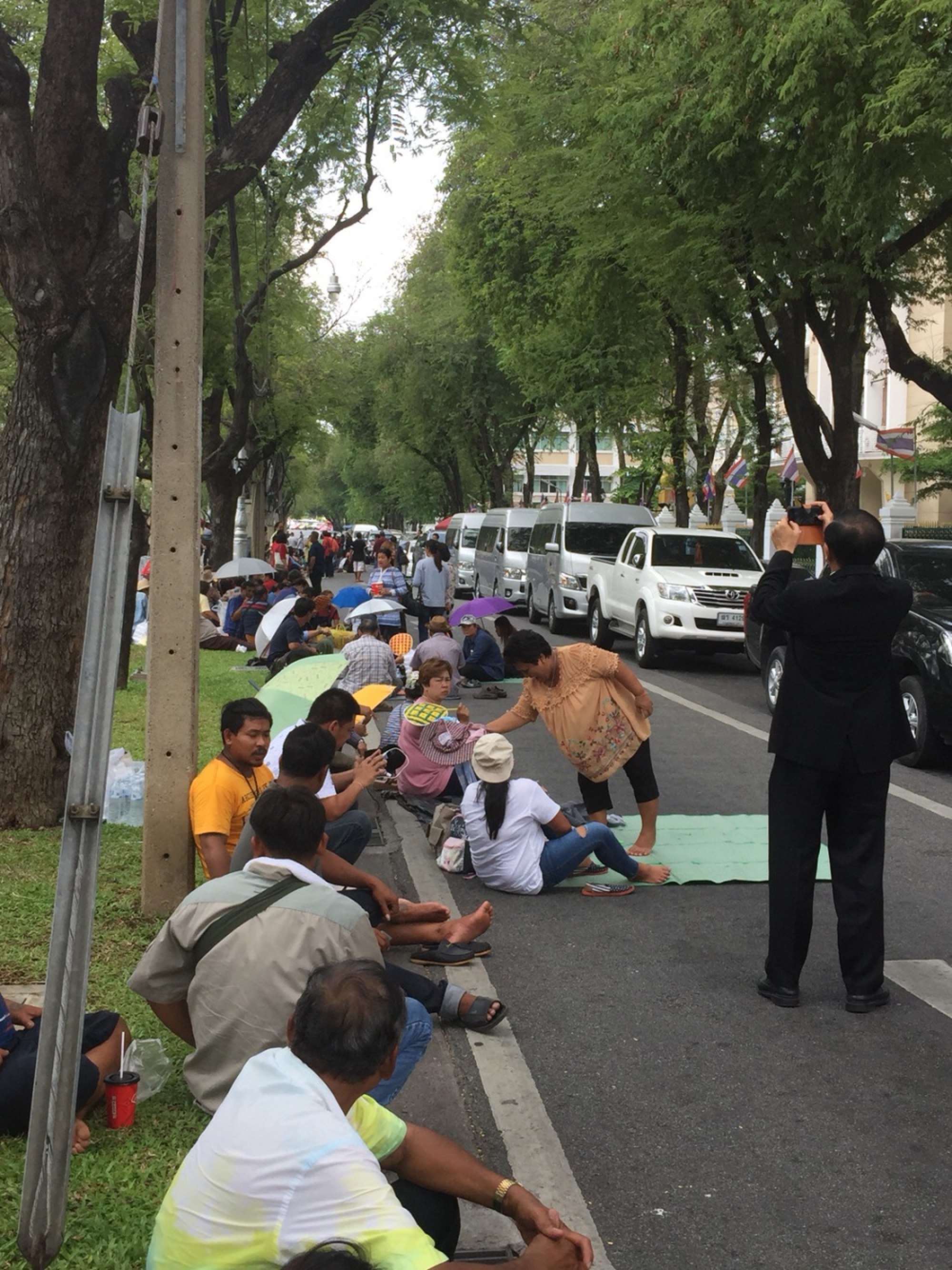 Checkpoints impede arrival of fisherman for Bangkok protests