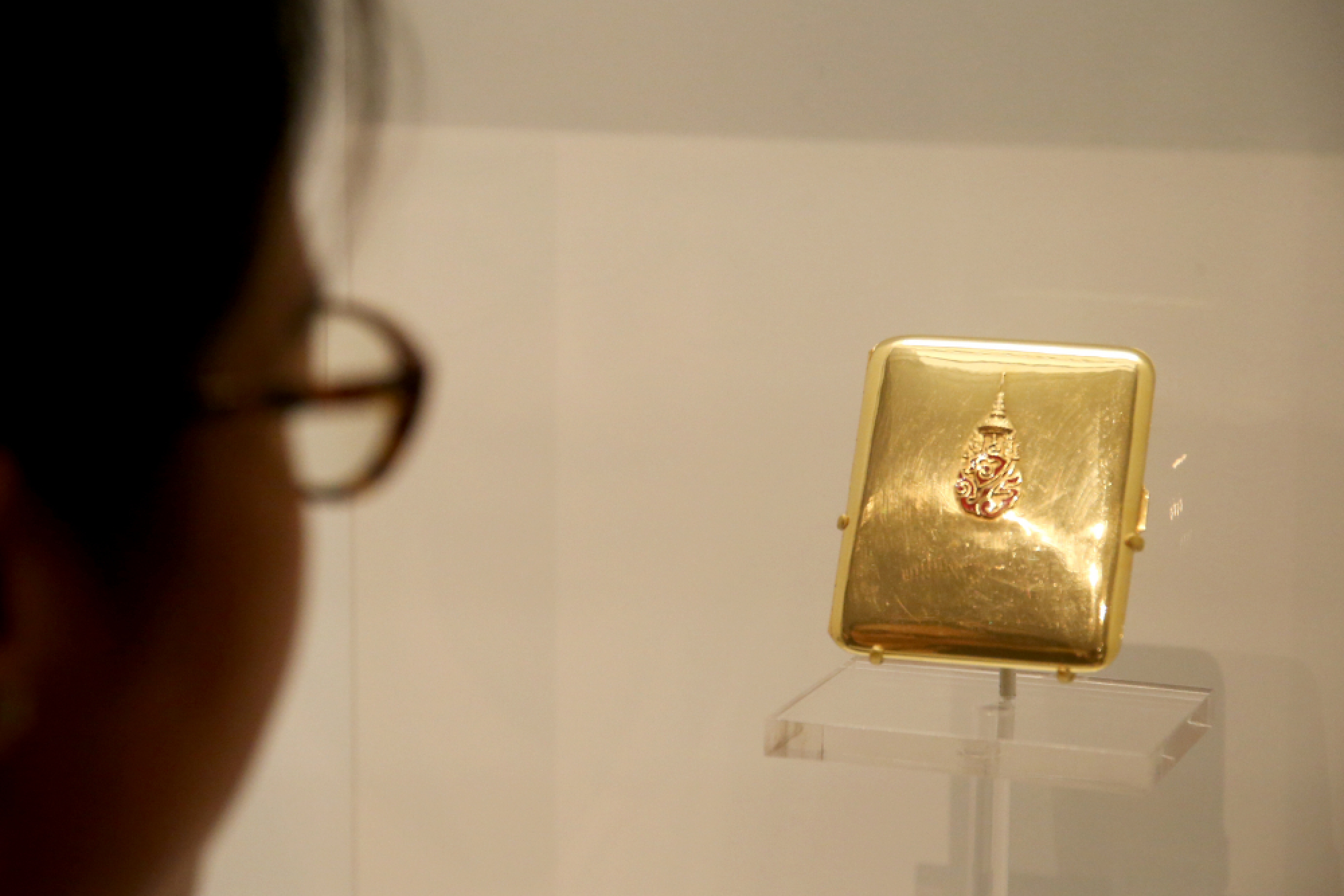 Royal symbols of friendship