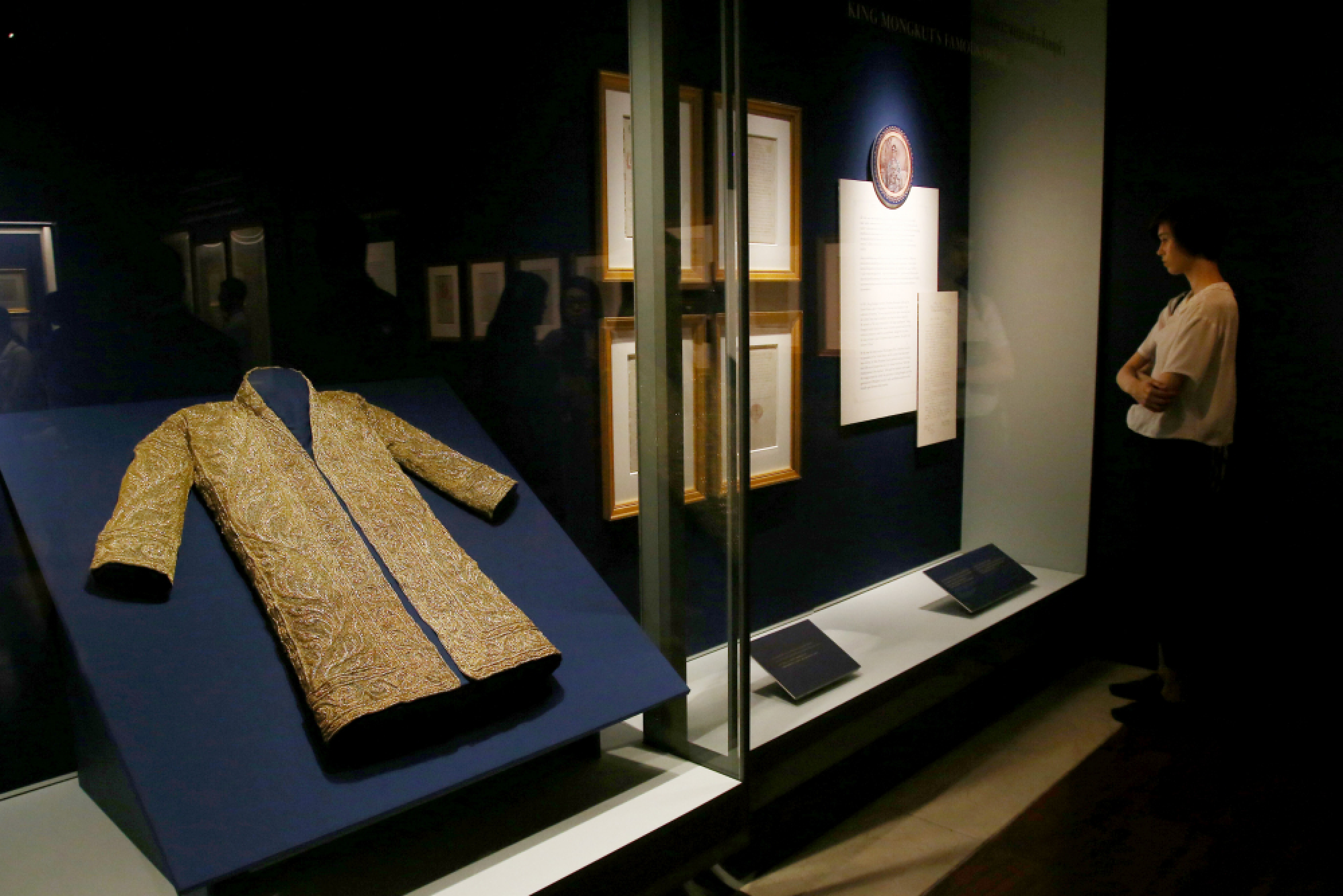 Royal symbols of friendship