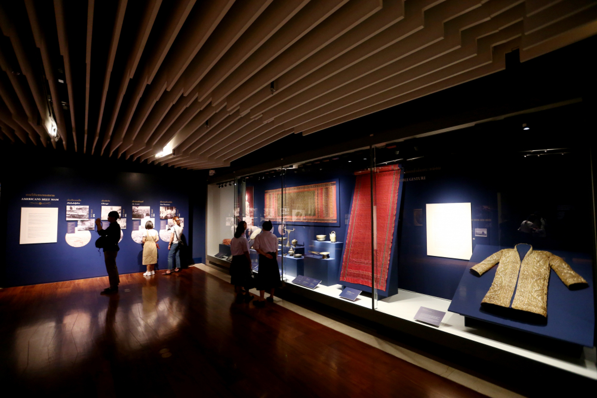 Royal symbols of friendship