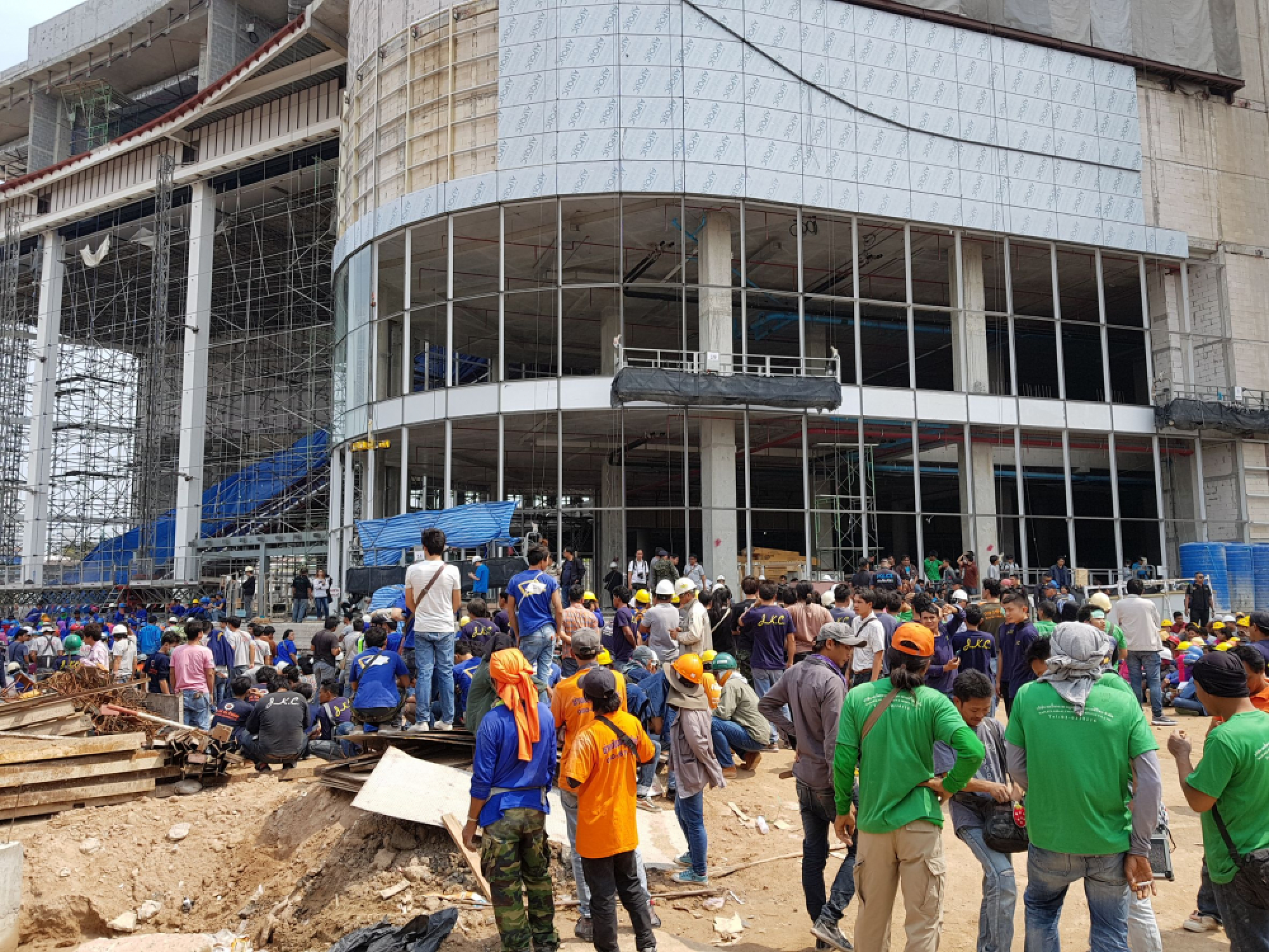 Authorities investigate Pattaya construction site for illegal workers