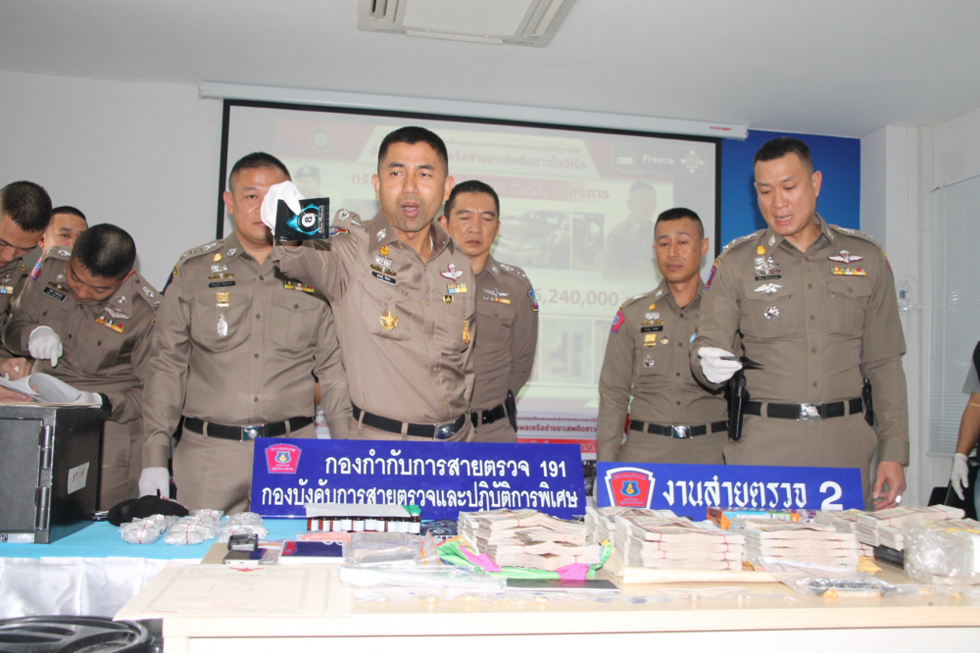 Police bust alleged drug ring in Bangkok and Nonthaburi