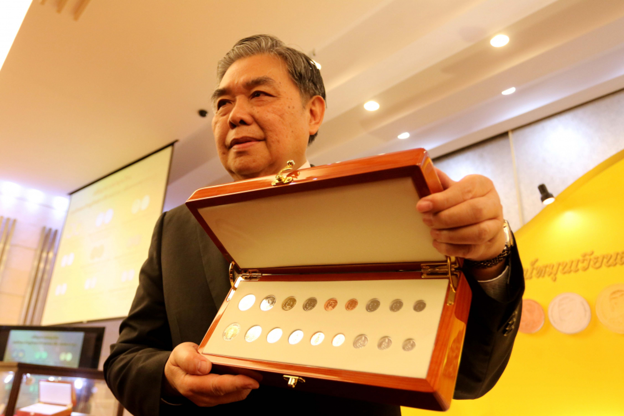 New coins feature King Rama X