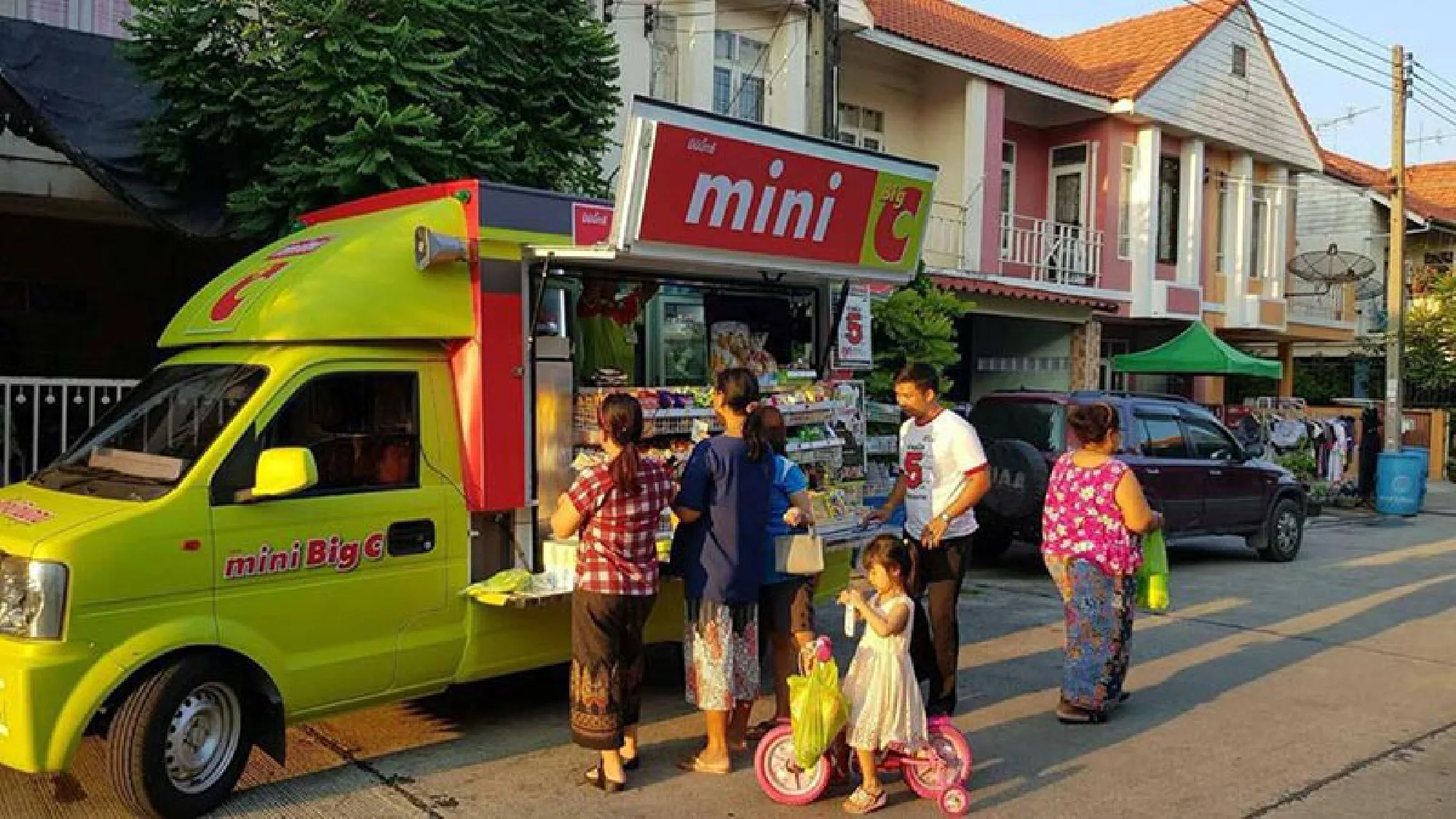 Mini Big C trucks prompt concern from mom-and-pop vendors and ‘pumpuang’ trucks