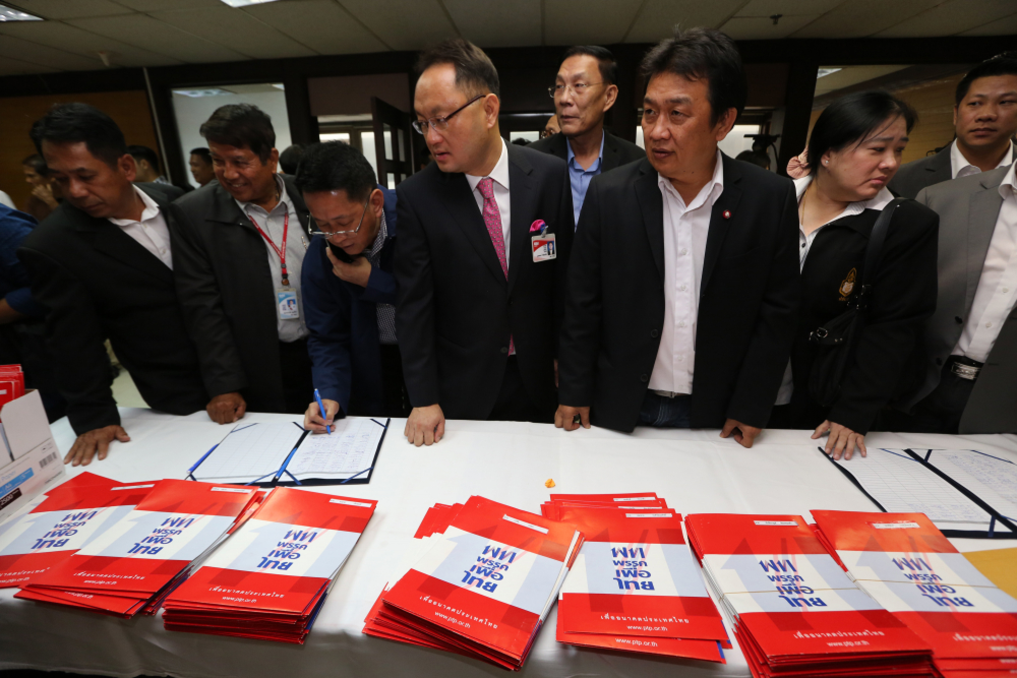 Major parties say membership rule won’t hurt poll chances