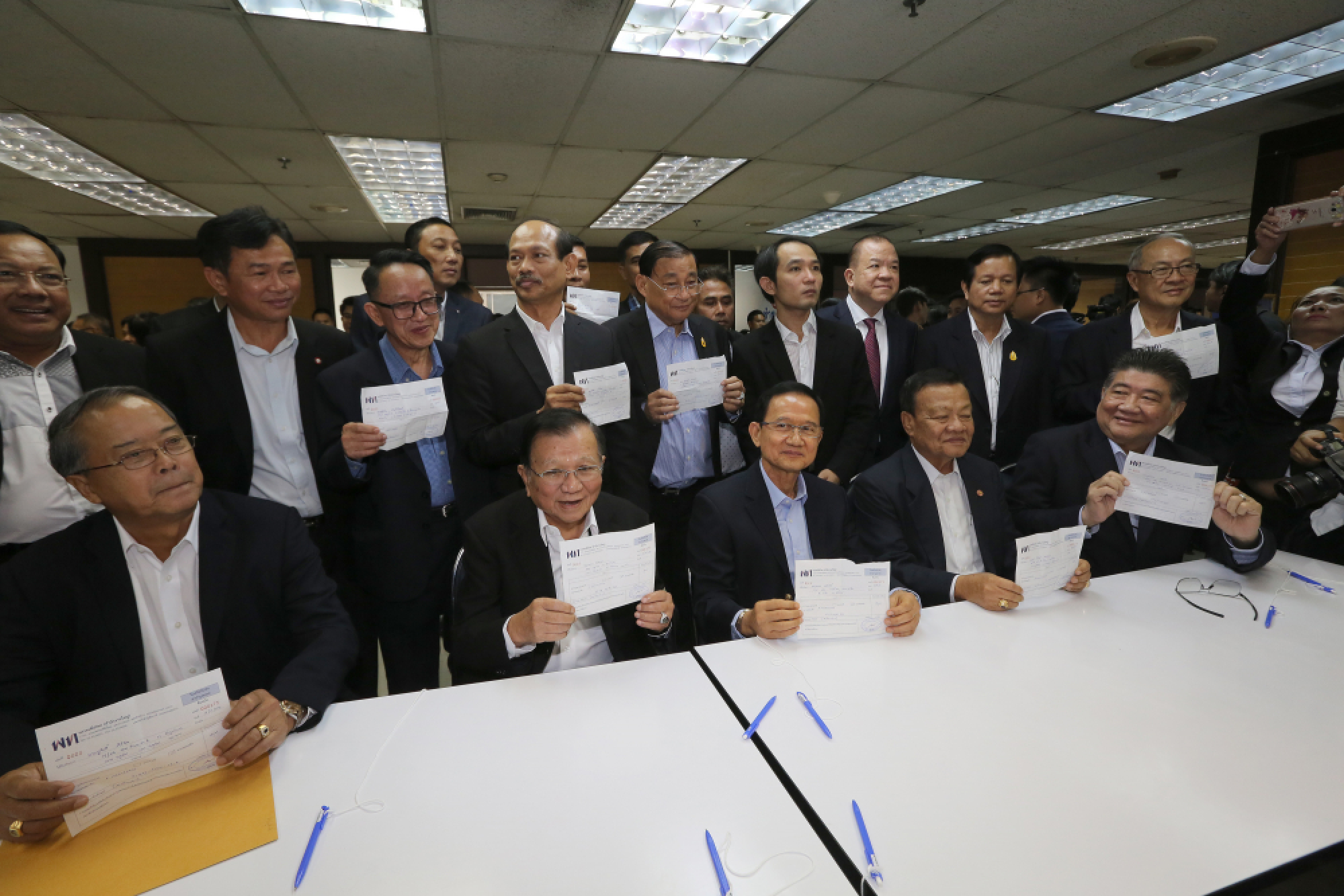 Major parties say membership rule won’t hurt poll chances