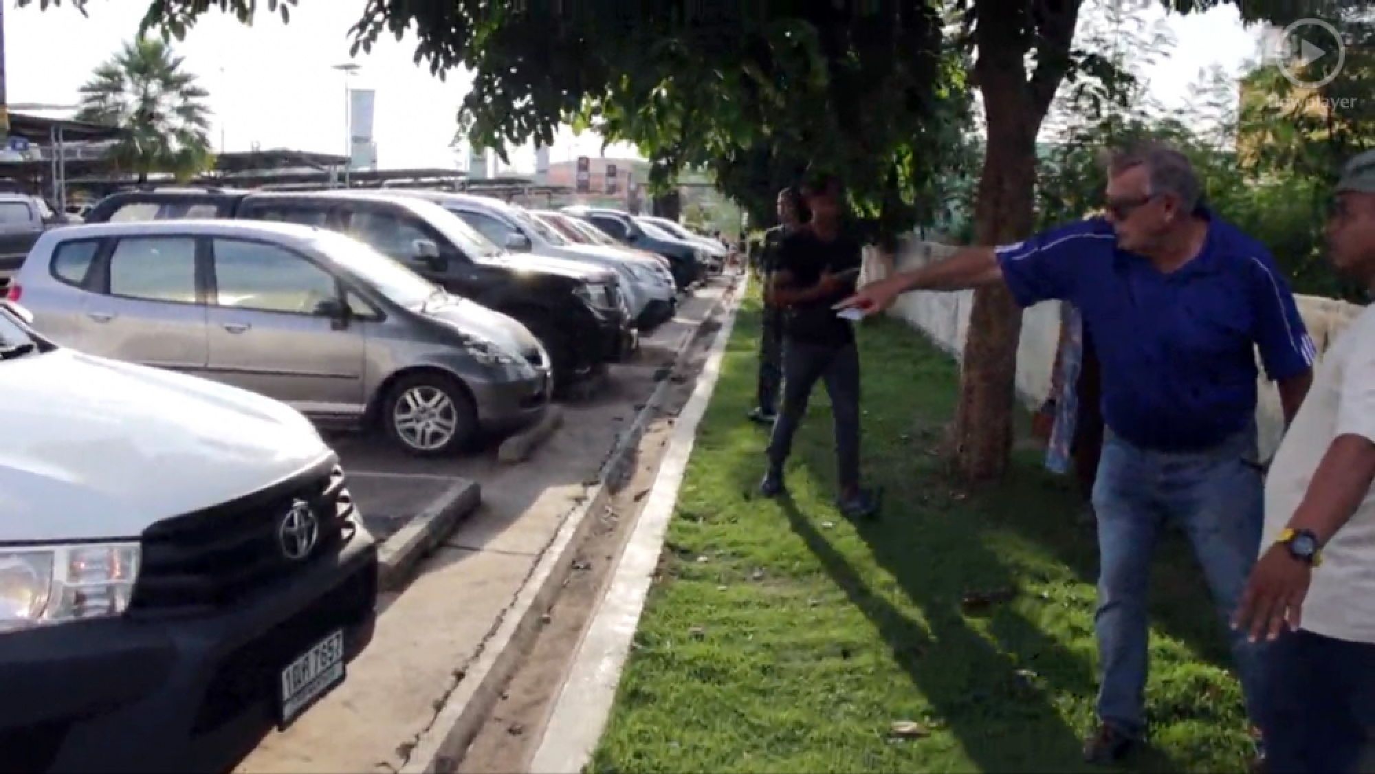 Police seek cleaner after US man loses Bt200,000 cash at Surin mall