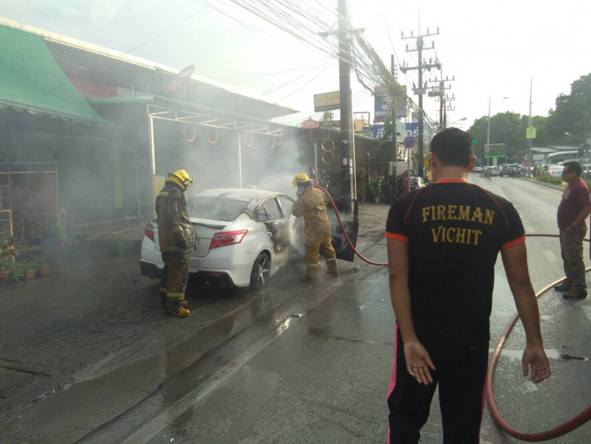 Three escape burning vehicle in Wichit