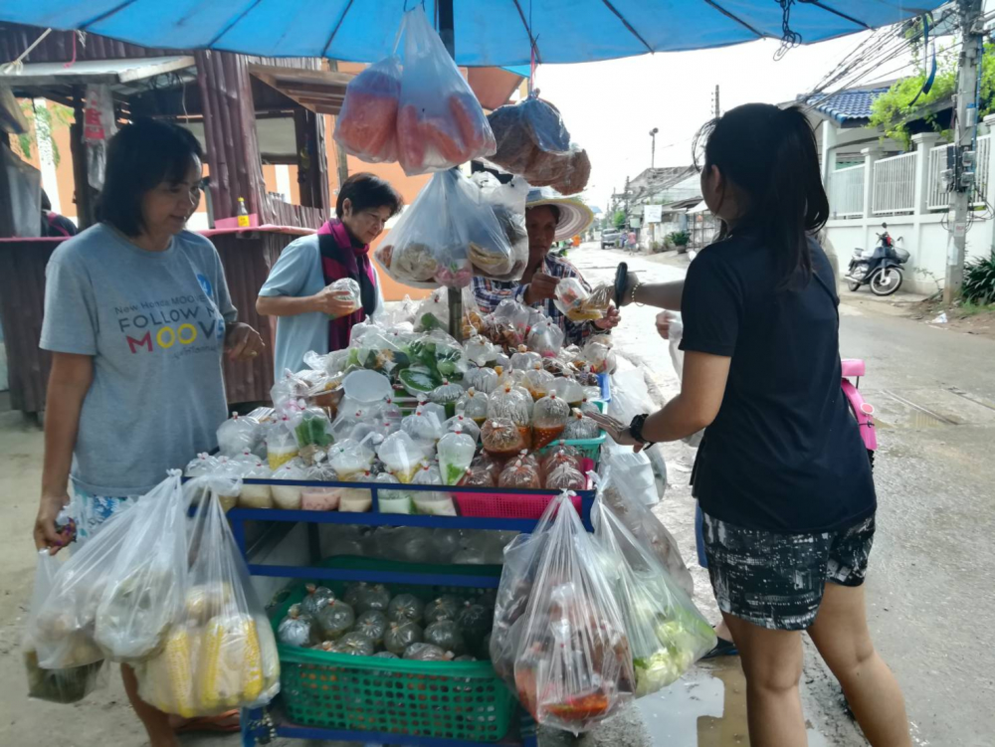 Beloved Phitsanulok street food vendor vows to keep prices low