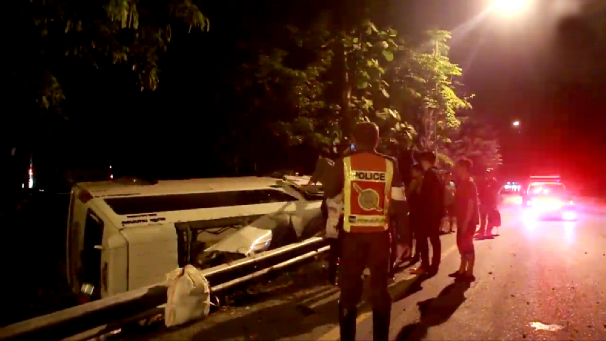Eight hurt in van accident at Nakhon Sawan black spot