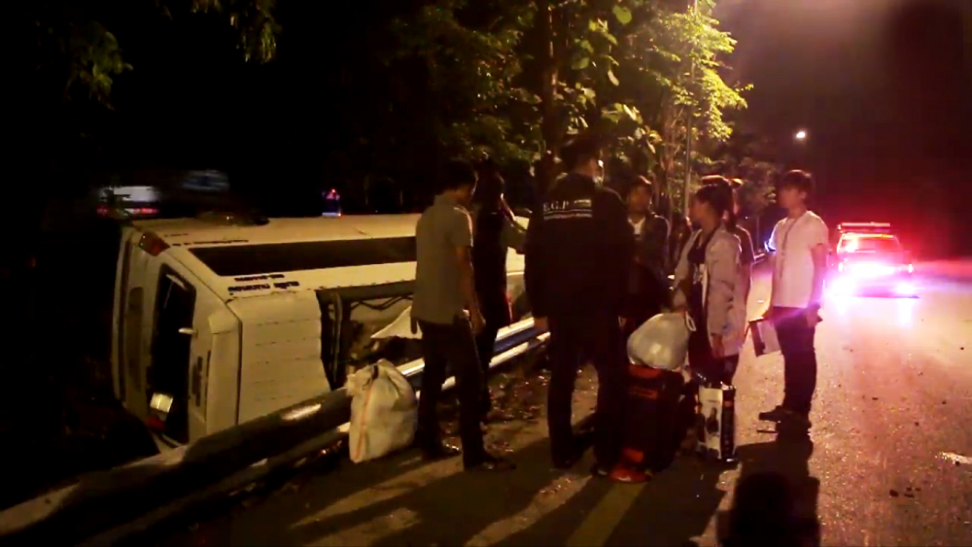 Eight hurt in van accident at Nakhon Sawan black spot