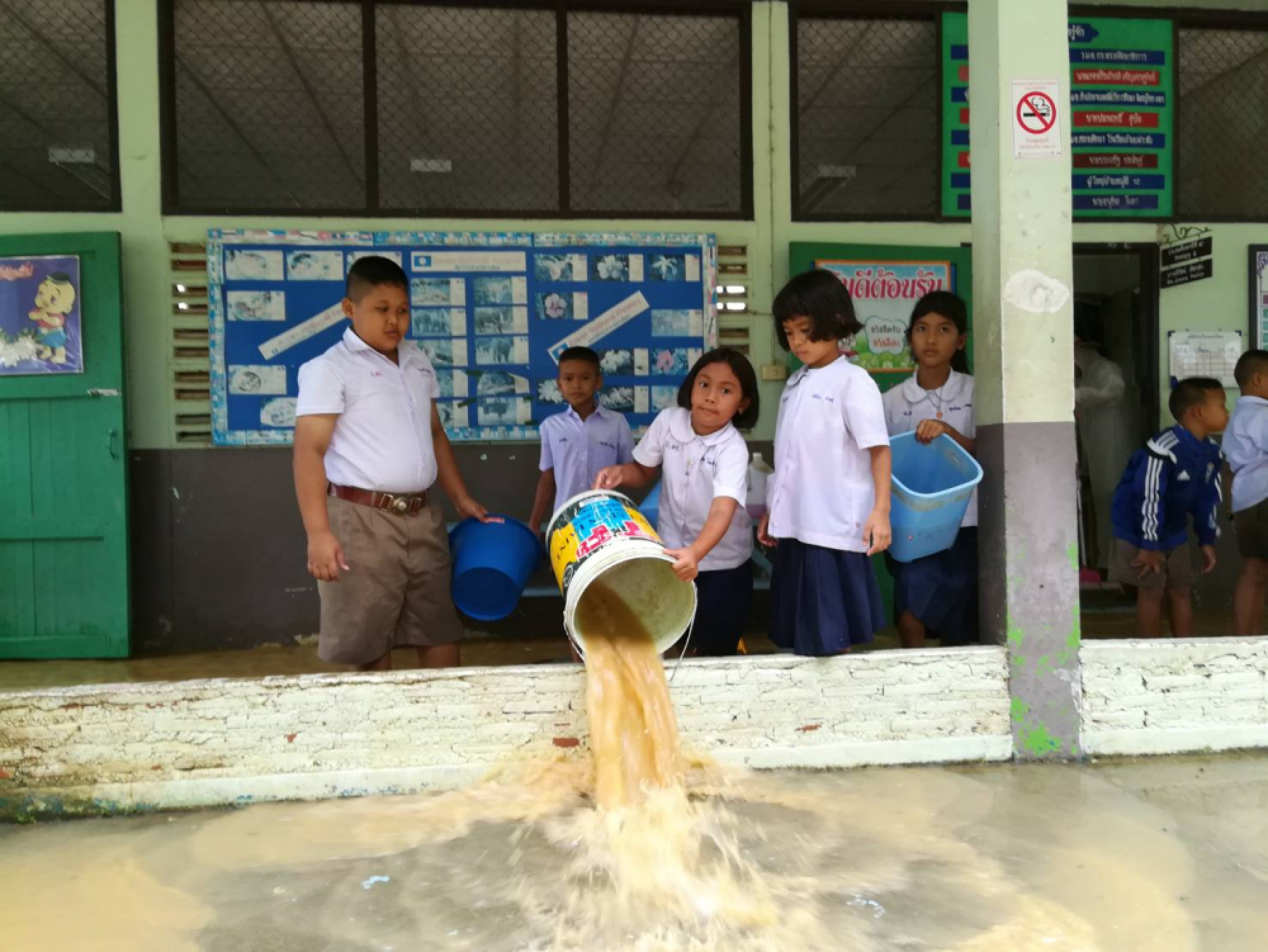 Pupils help teachers to clean up as school suffers flash flooding in Phitsanulok