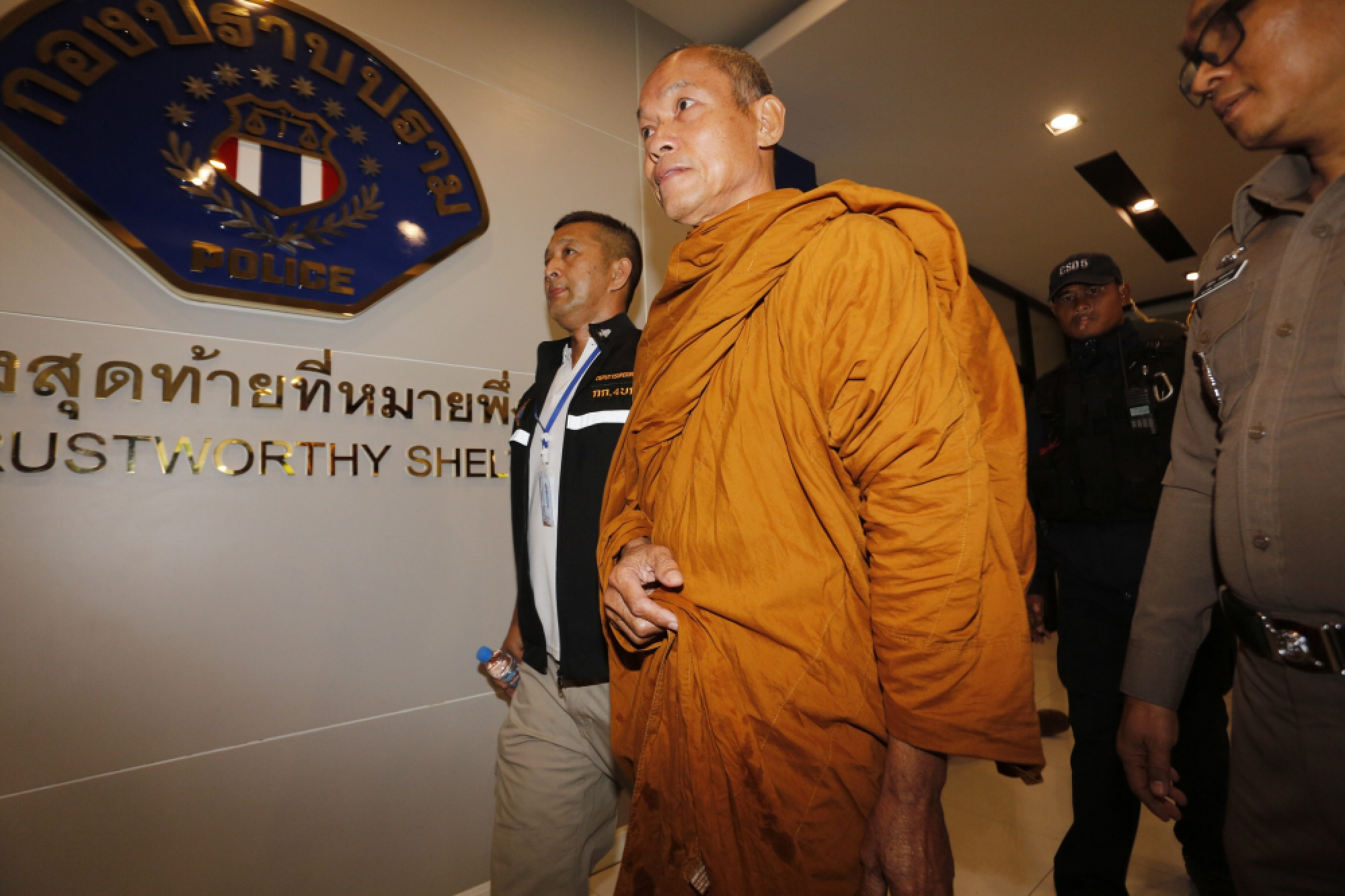 Phra Buddha Isara arrested after commando raid of temple
