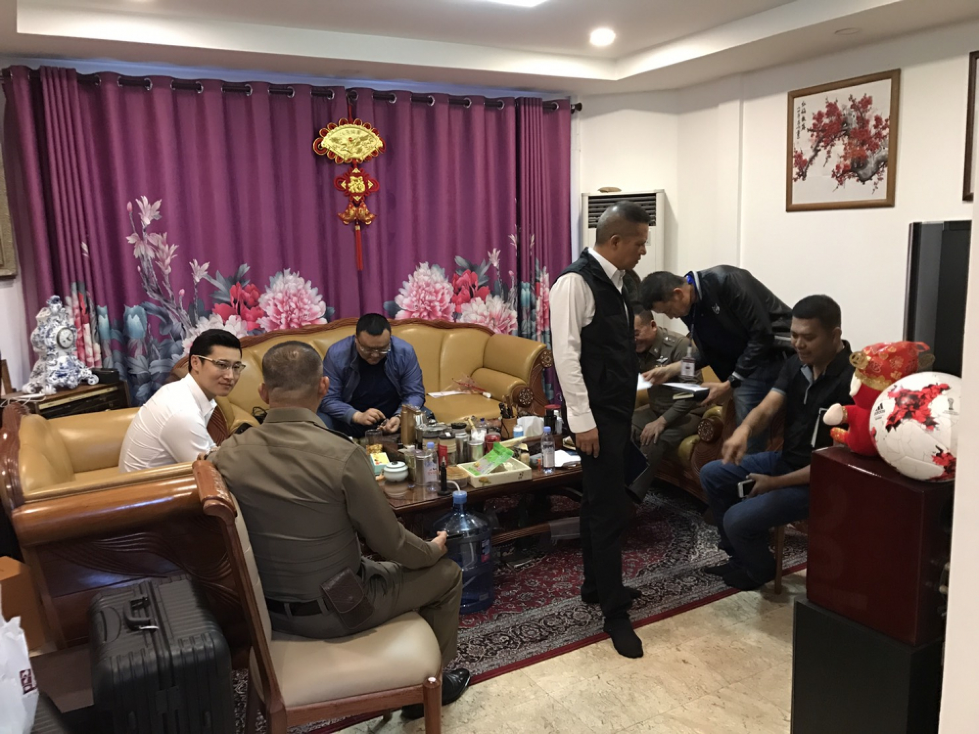 Foreign businessmen claim Bt12m valuables, cash stolen