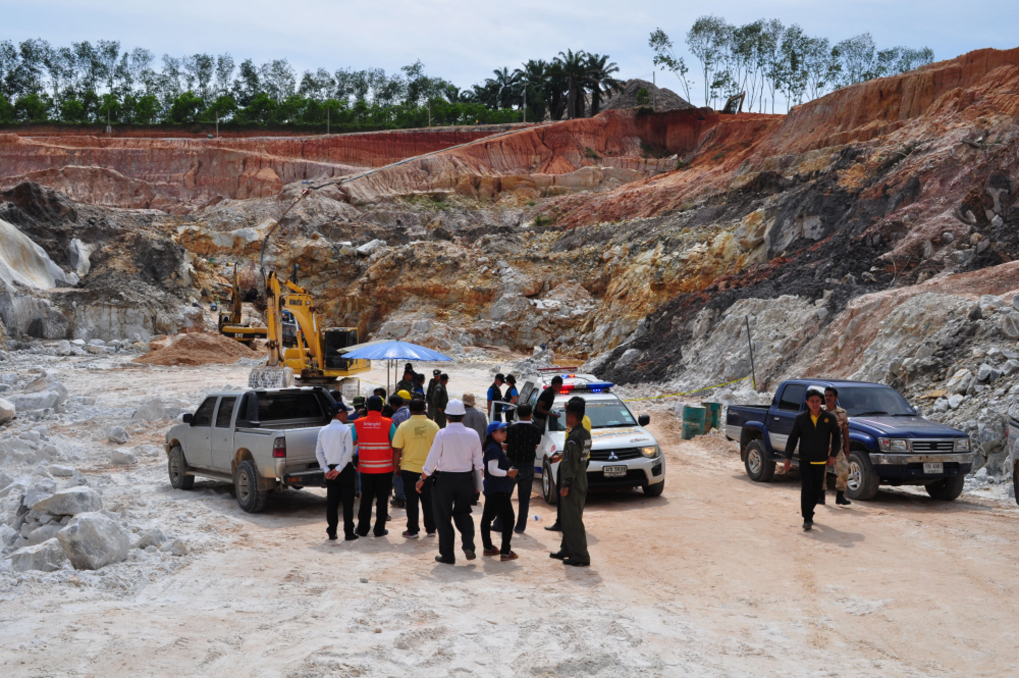 Phone could have sparked mine blast: police