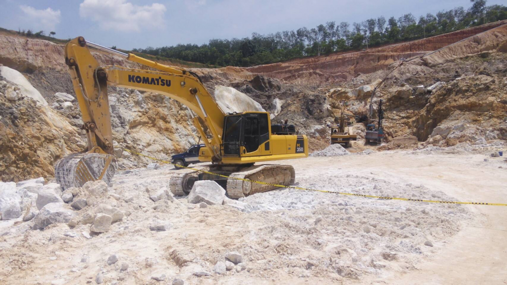 Phone could have sparked mine blast: police