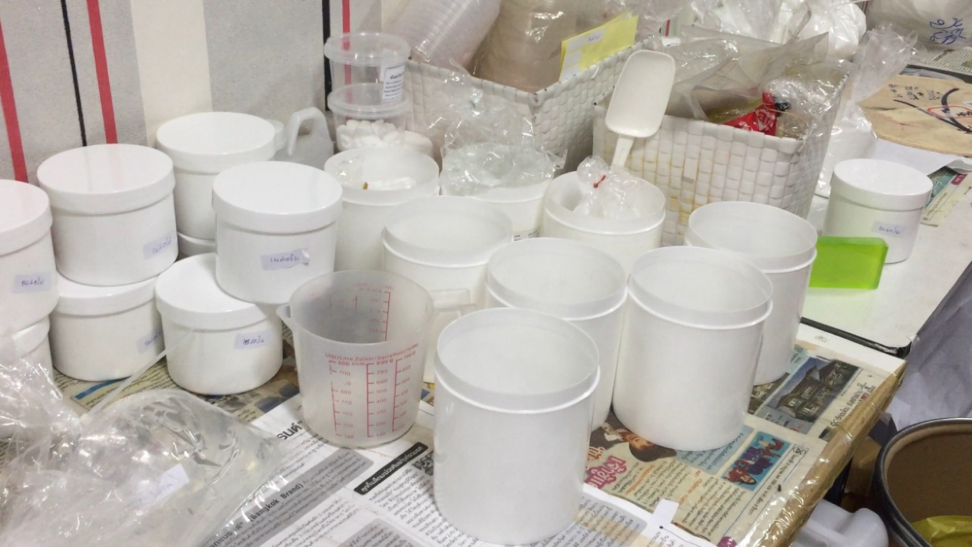 300 police, officials in third raid of Don Muang market over illegal cosmetics
