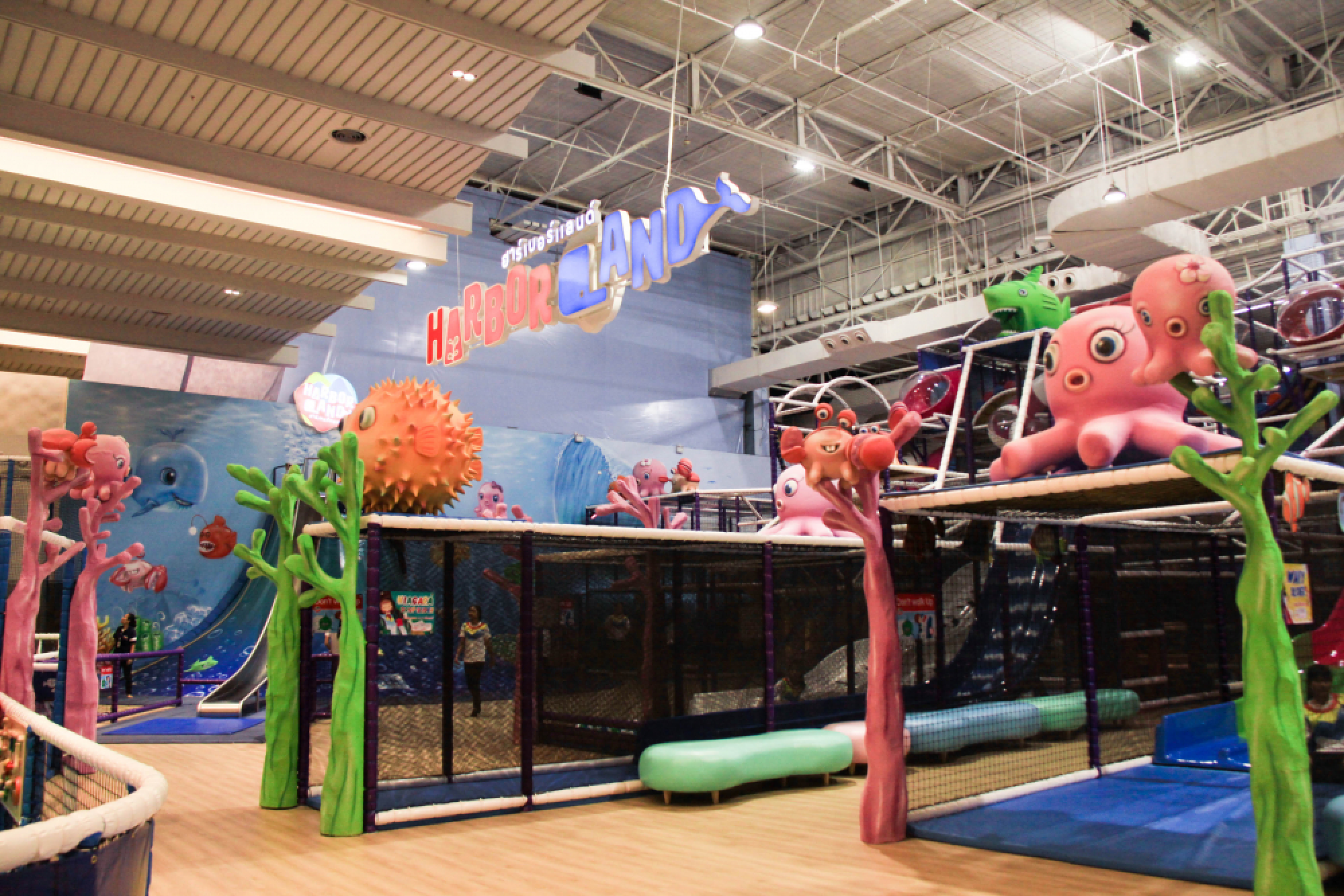 Boys and girls, come in to play