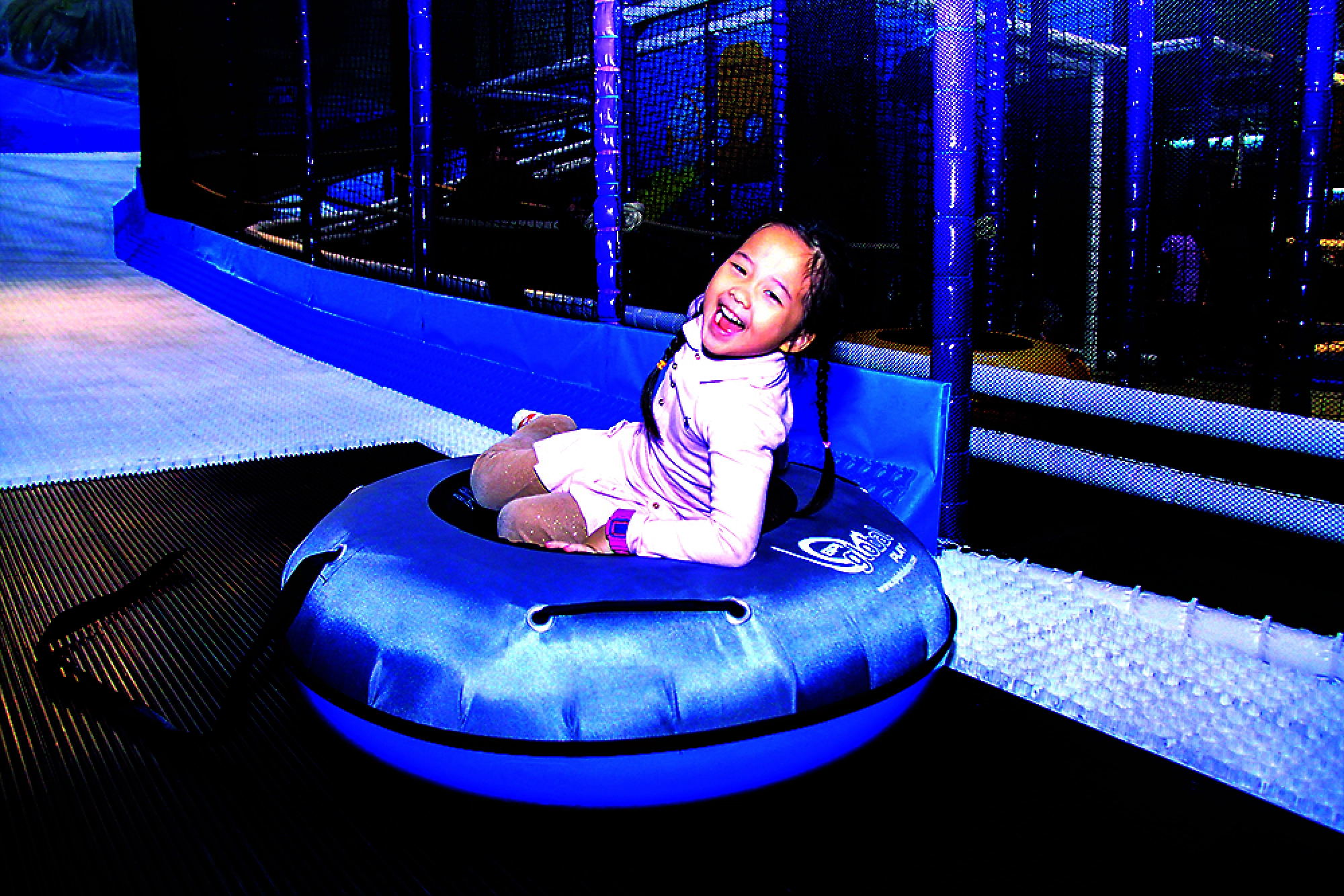 Boys and girls, come in to play