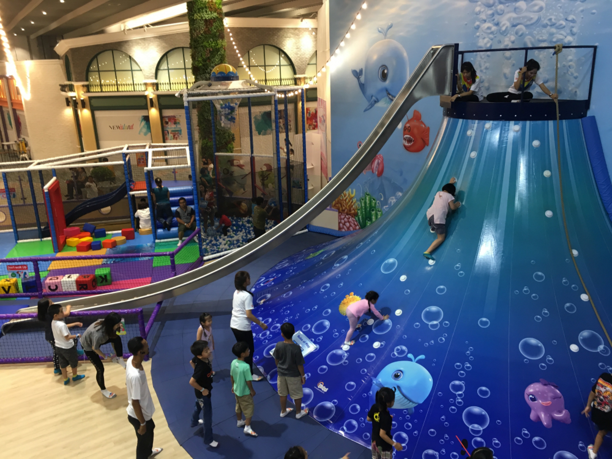 Boys and girls, come in to play