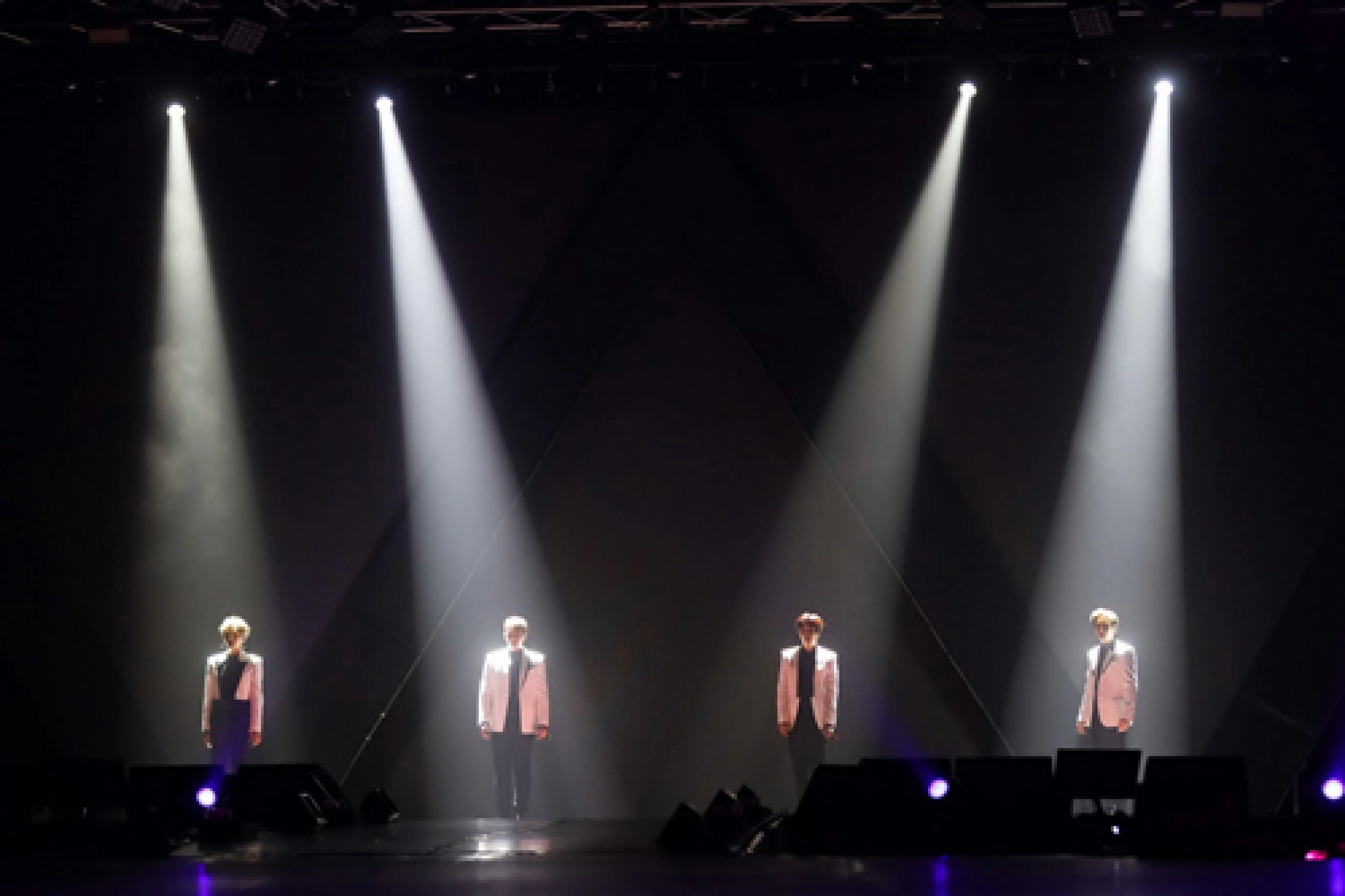 Nu’est W show what’s new