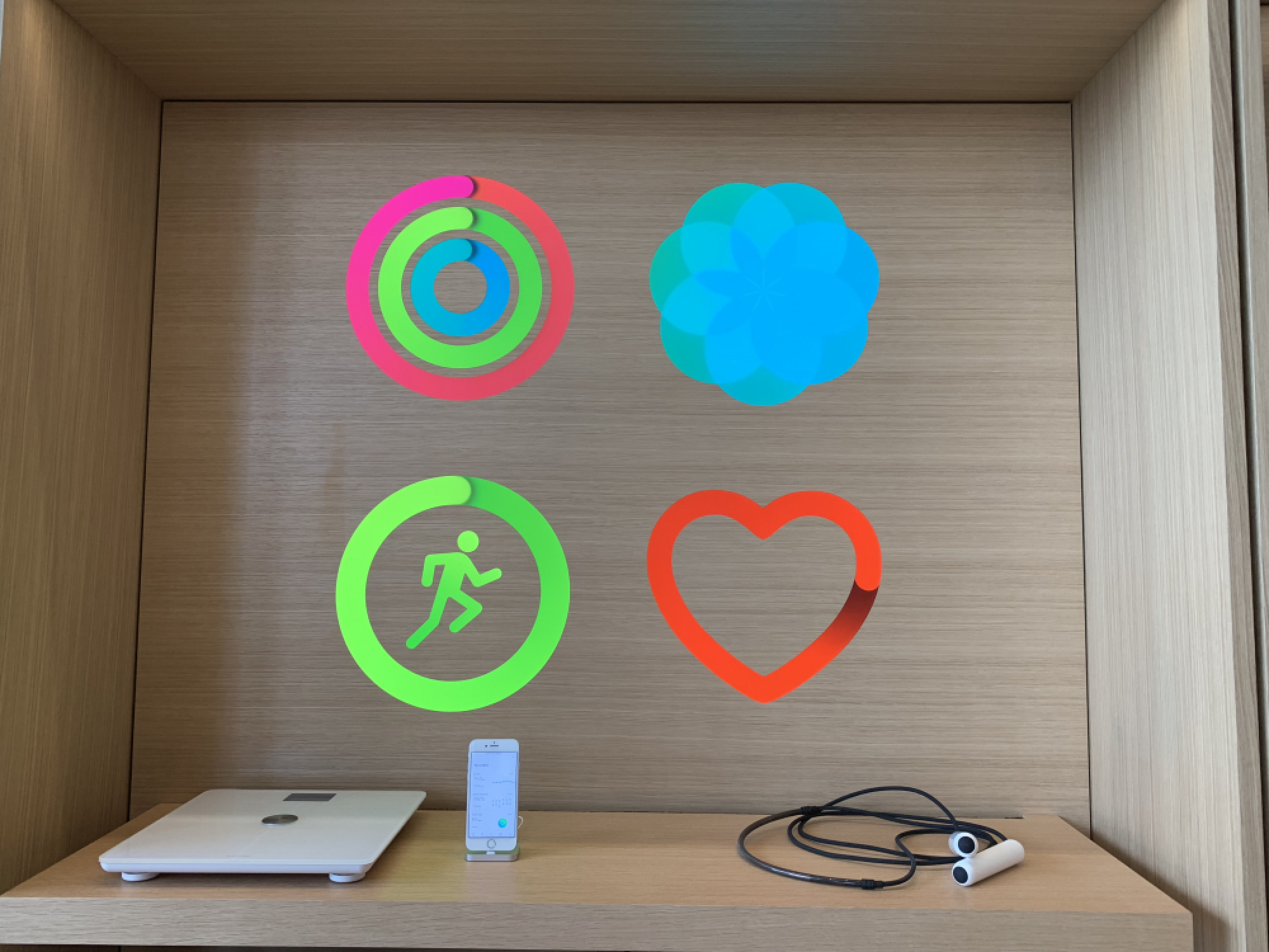 Apple makes a splash with eye-catching riverside store 