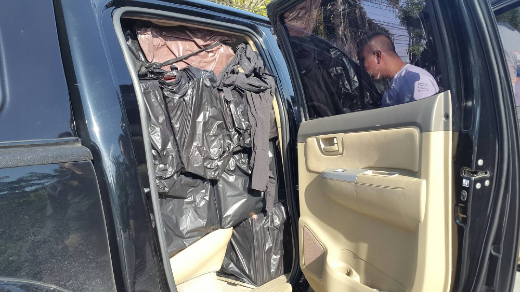 Pick-up driver arrested with some 1,000 smuggled liquor bottles