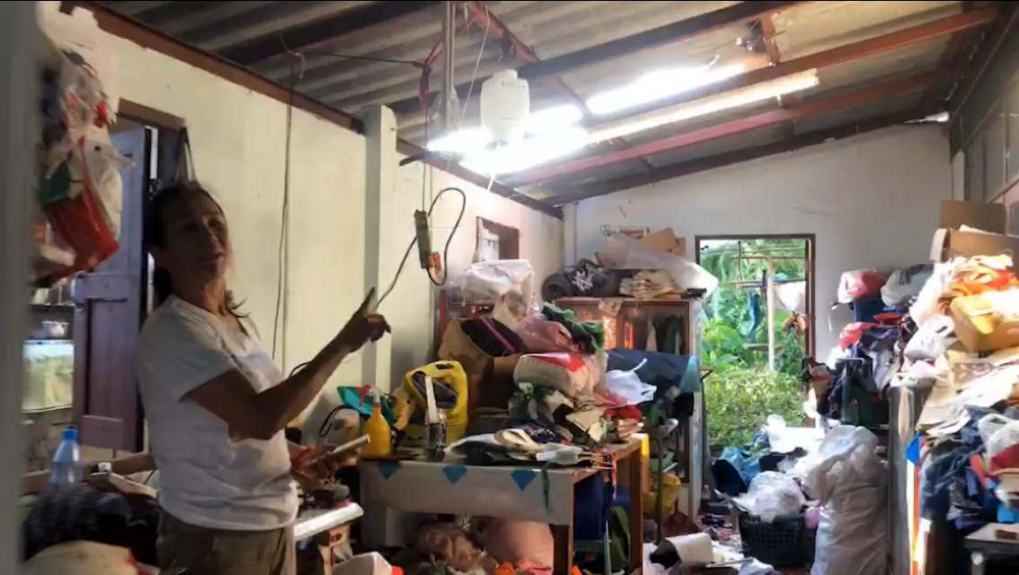 Phayao distributes roof tiles to 1,000 villagers after storm damage