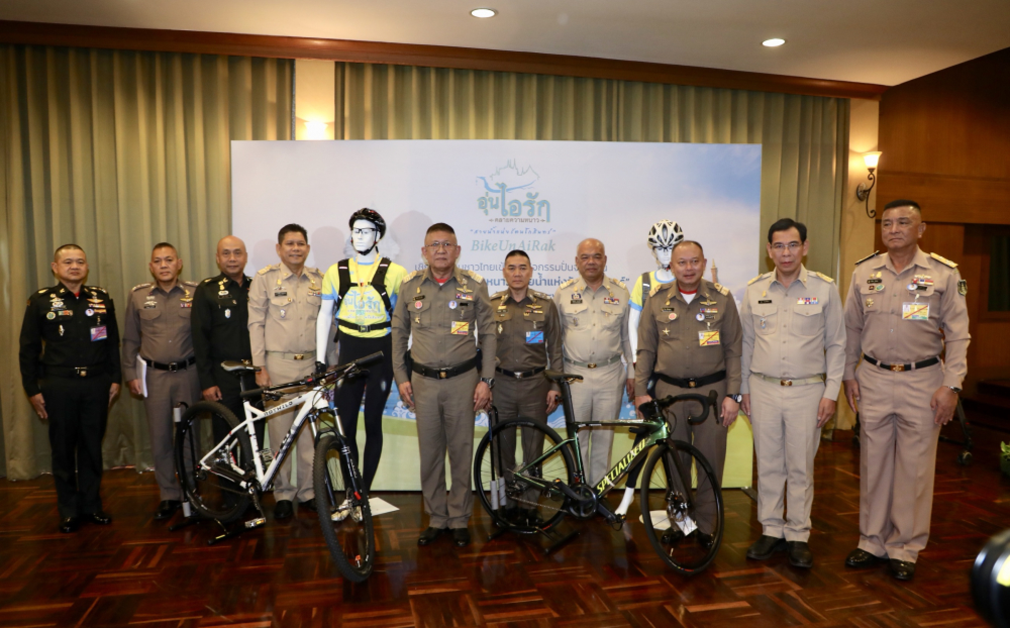 King designs shirt for mass bike ride