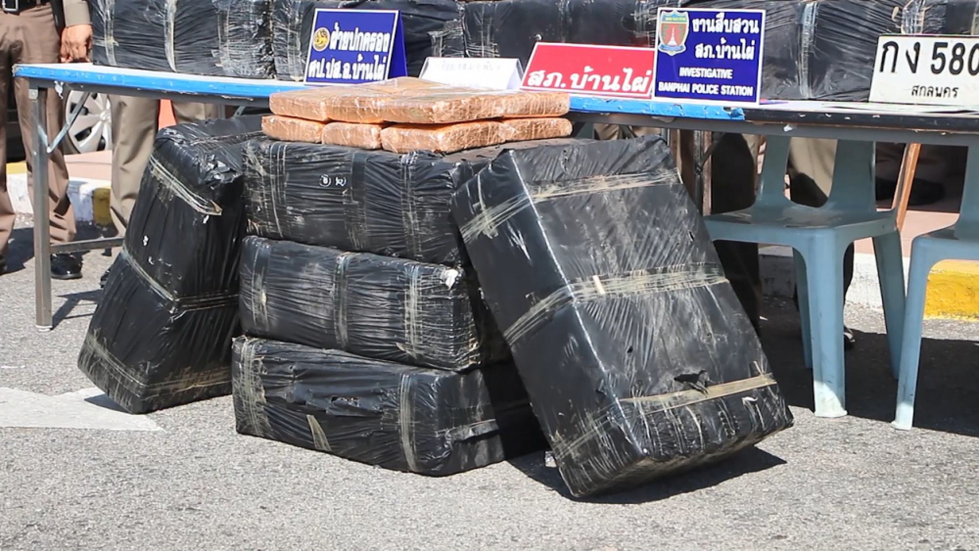 500kg of marijuana seized in Khon Kaen, drug mule escapes