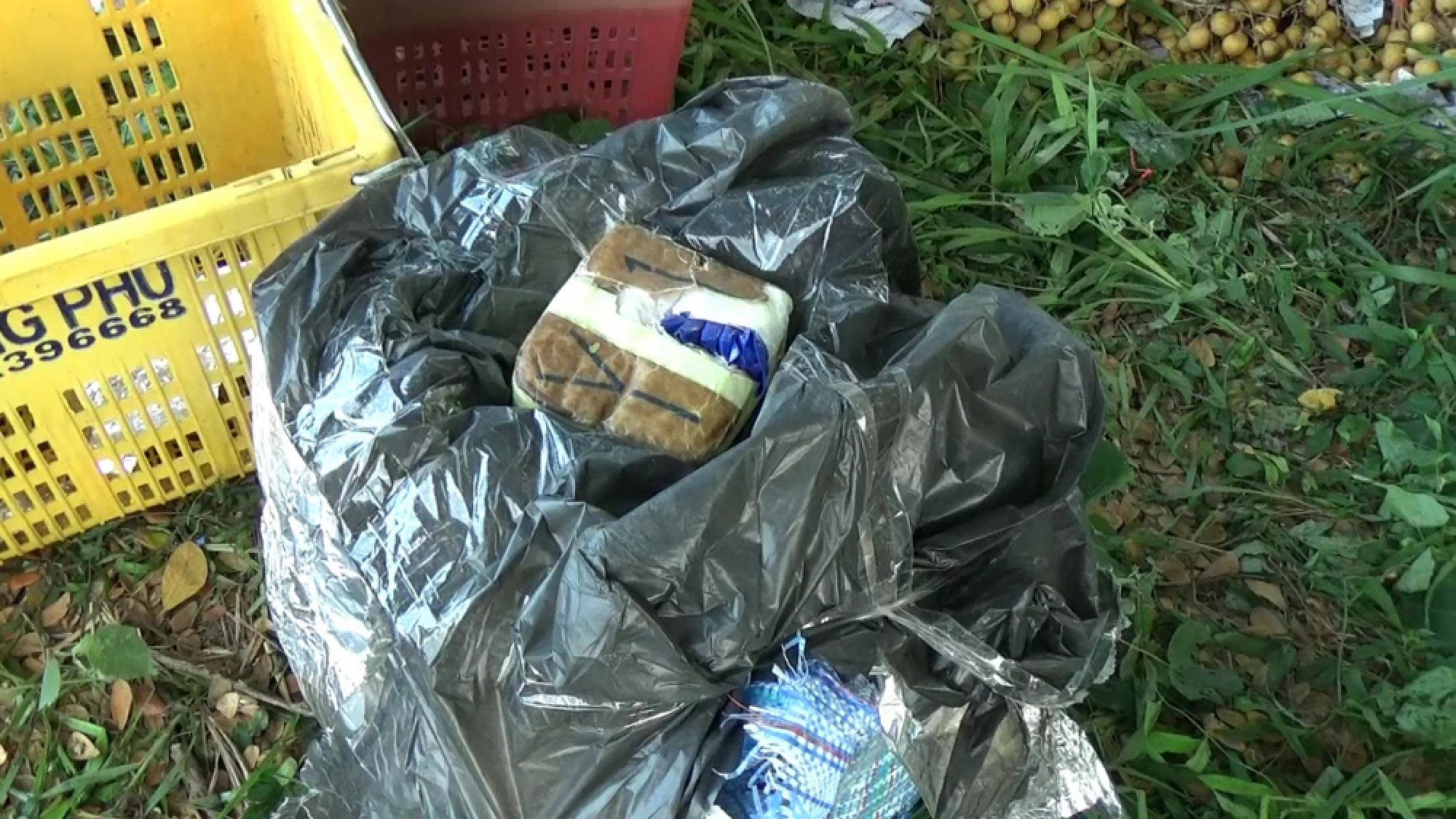 Huge stash of abandoned meth pills found at Ang Thong roadside