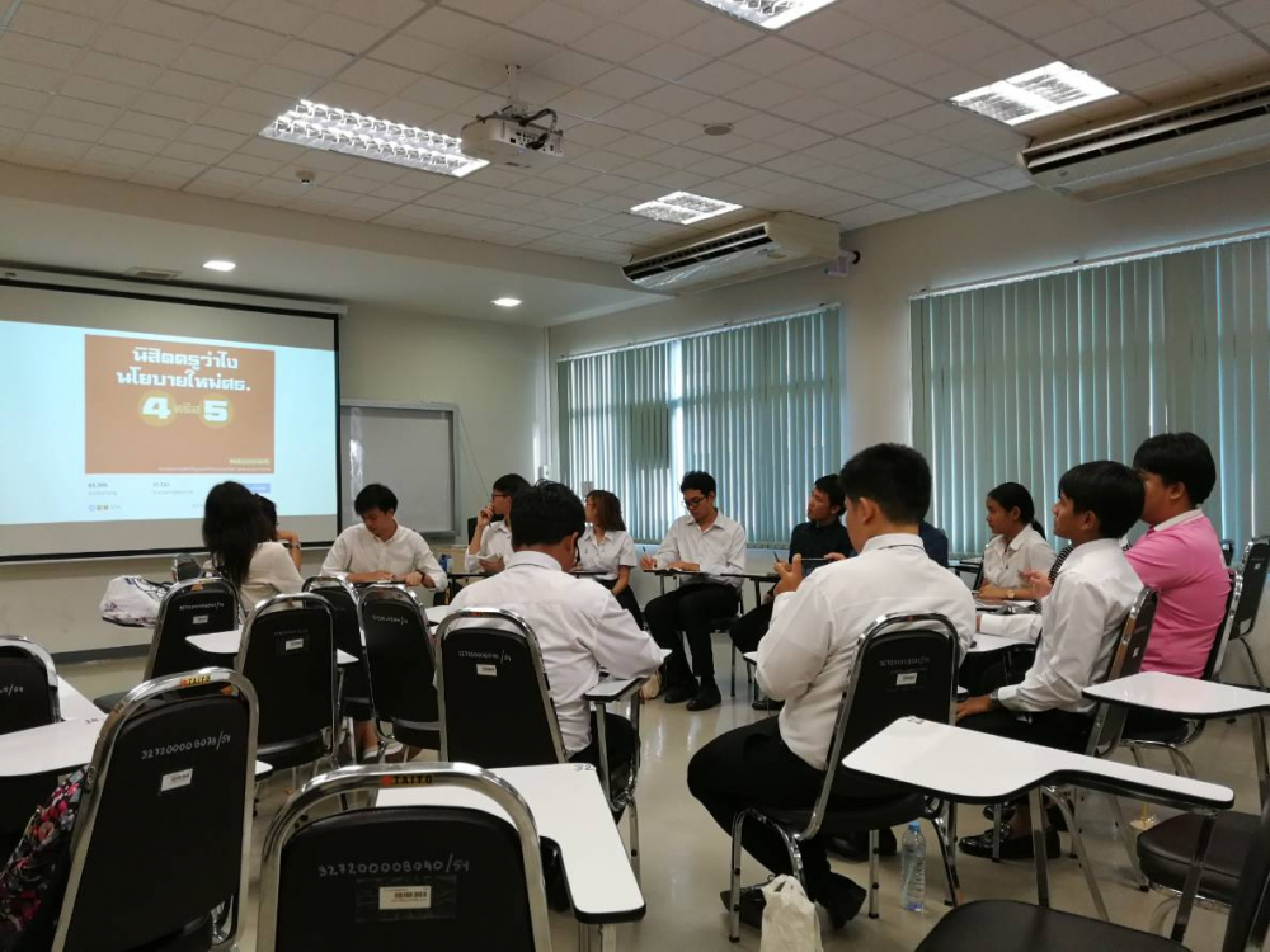 Thumbs down for shorter teacher training