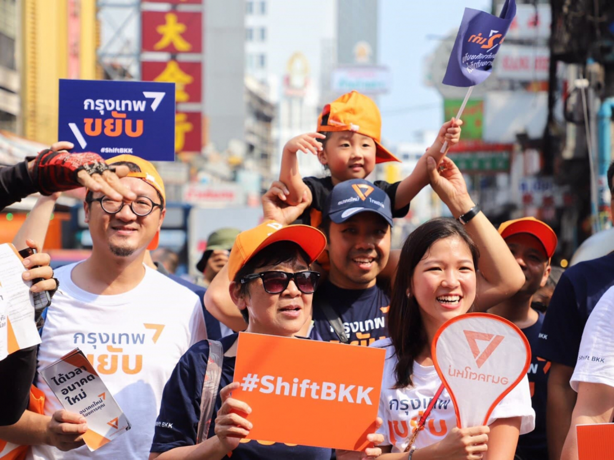 Thanathorn leads Future Forward march into Chinatown