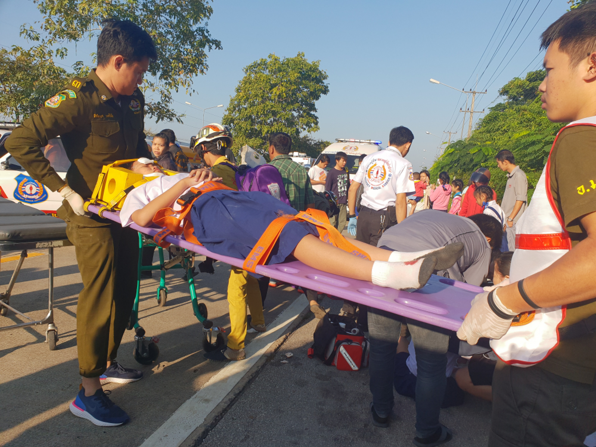 18 students, driver injured in Lampang accident