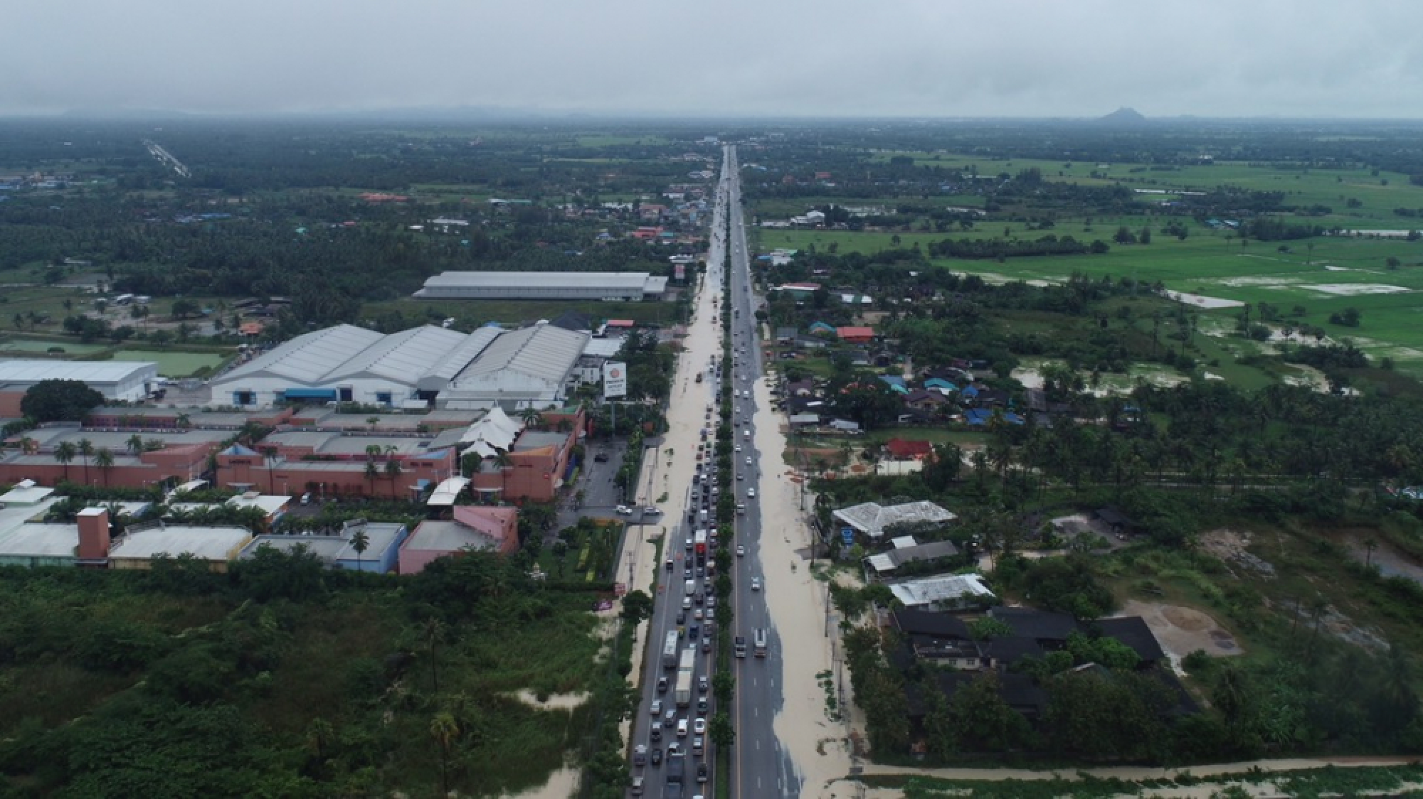 Flash floods kill 2 in provinces