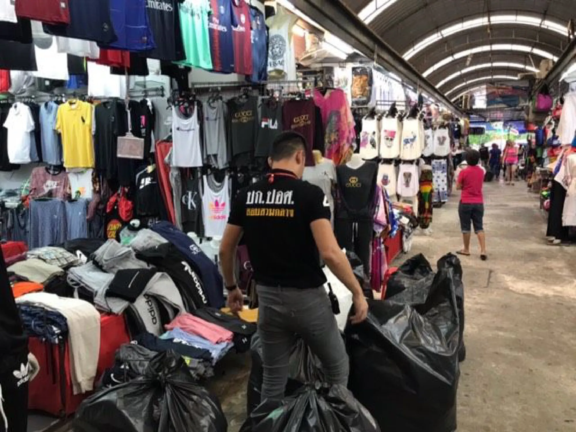 Two held in Patong fake-goods bust
