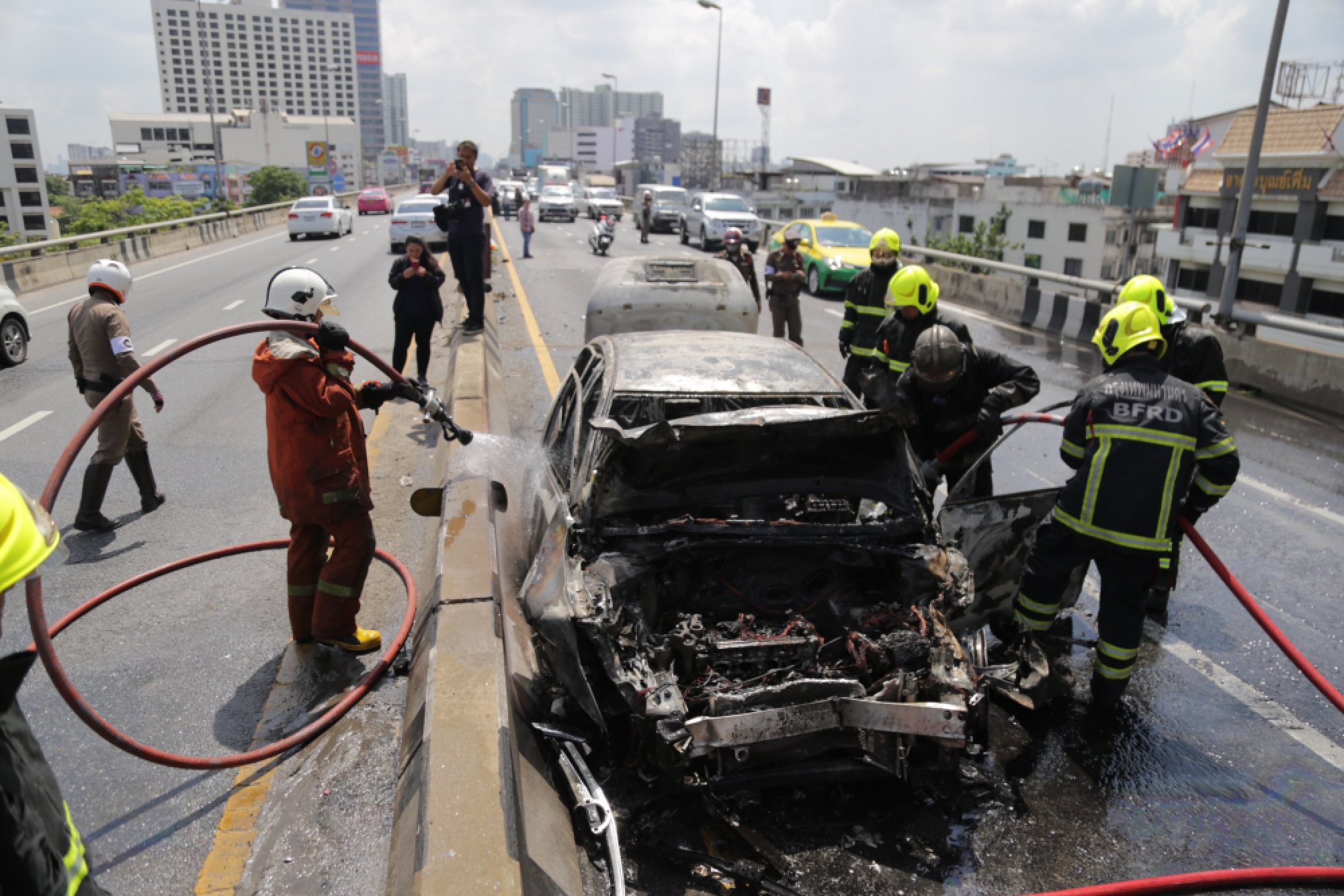 Royal motorcade officer saves trapped driver from car fire