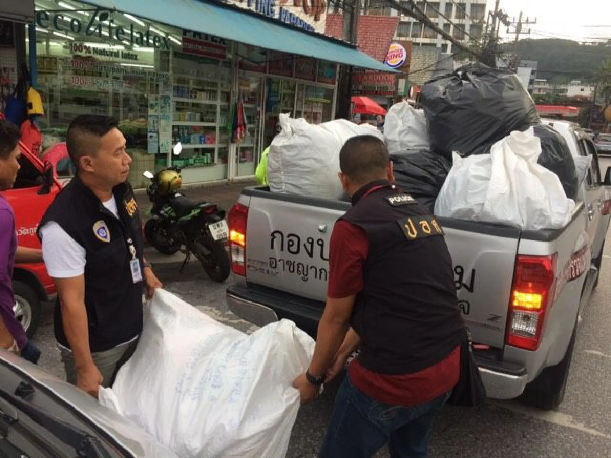 Two held in Patong fake-goods bust