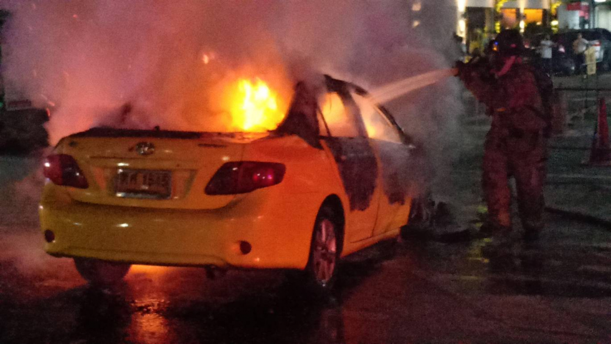 No fare after fire: Passenger flees blazing Bangkok taxi