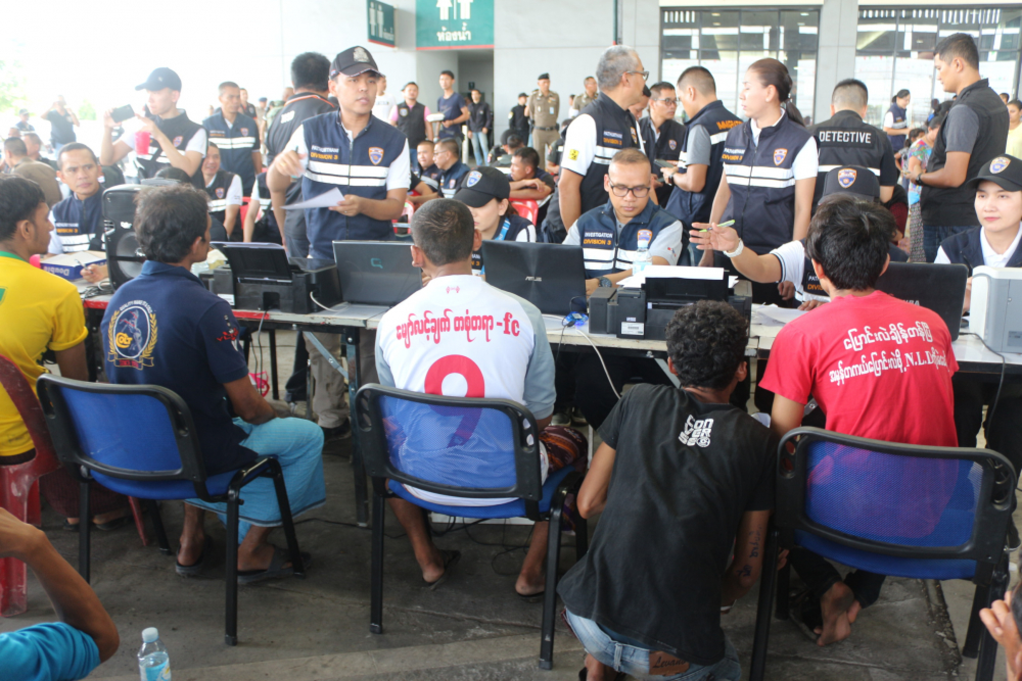 Over 1000 officers ‘x-ray’ same number of foreigners in Pathum Thani